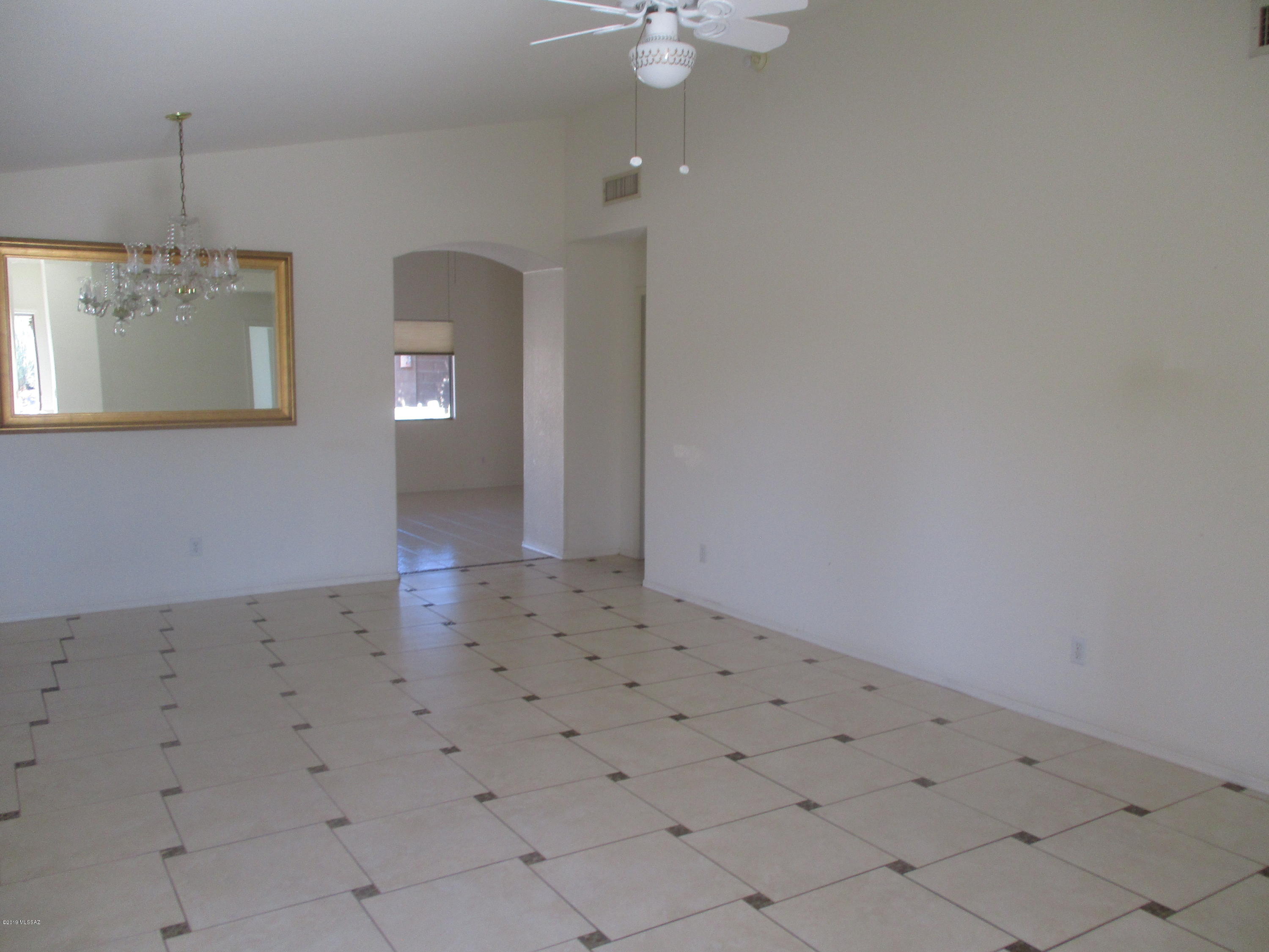 Mona Lisa (1-112) - Residential Lease