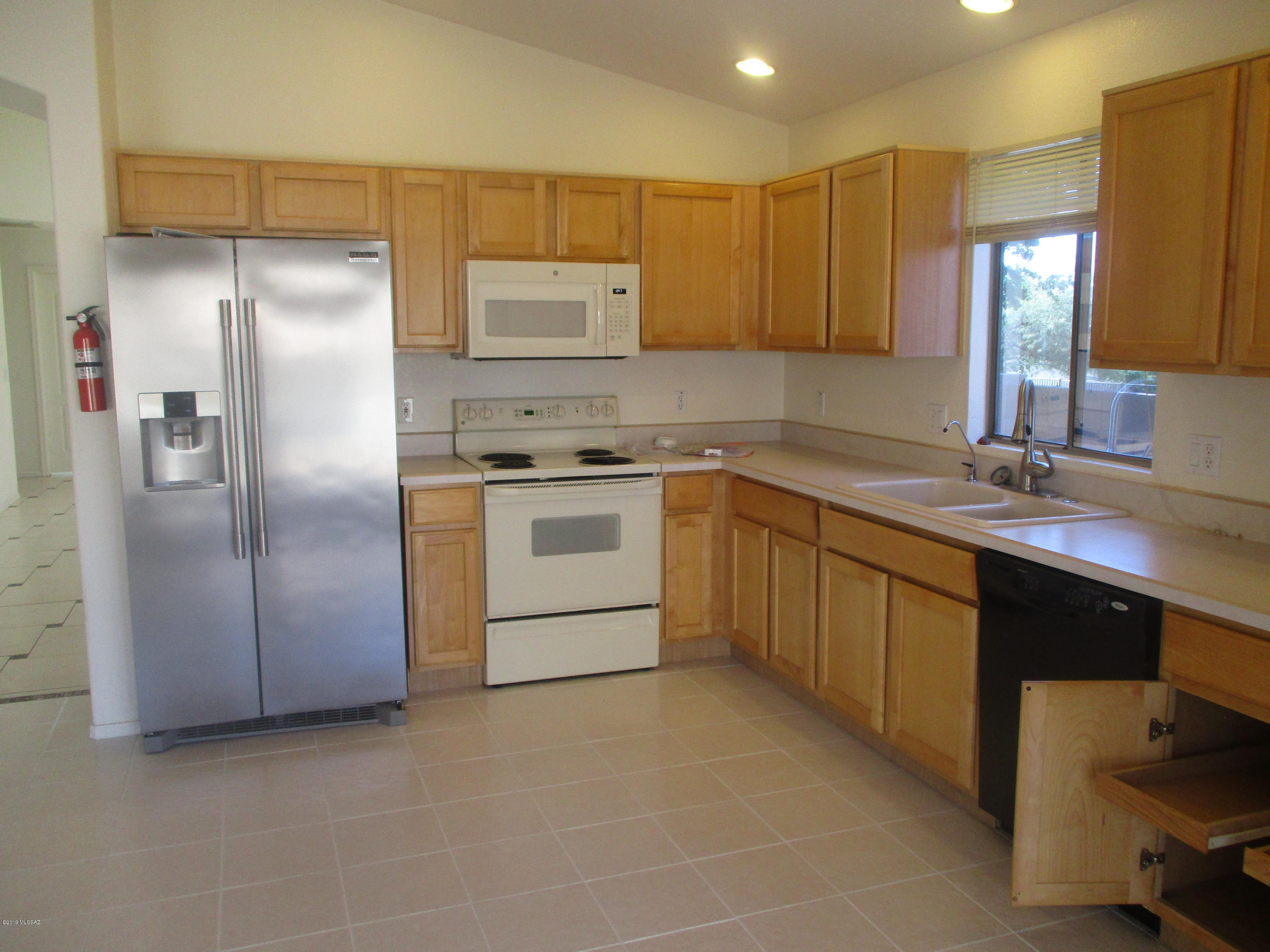 Mona Lisa (1-112) - Residential Lease