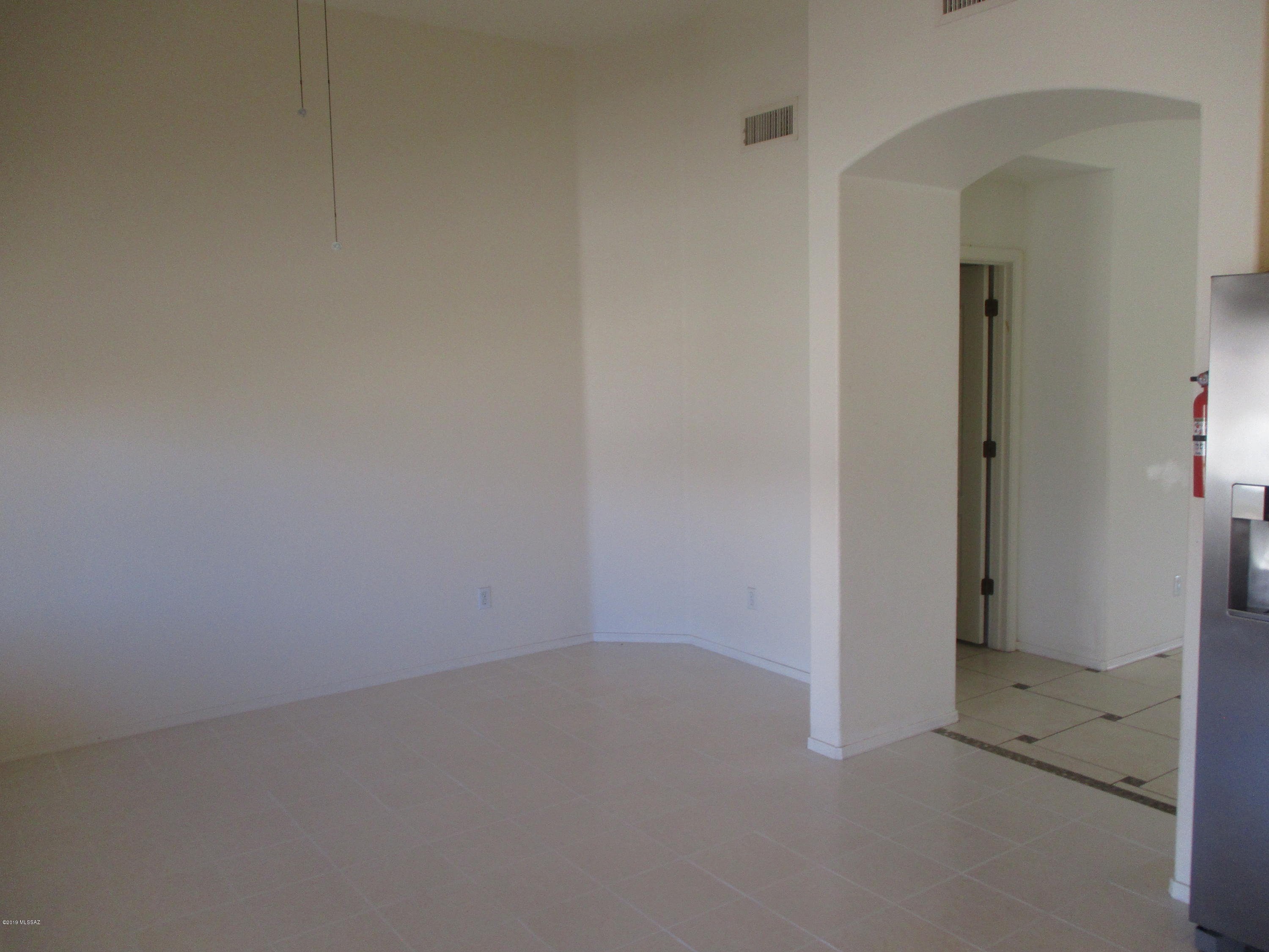 Mona Lisa (1-112) - Residential Lease