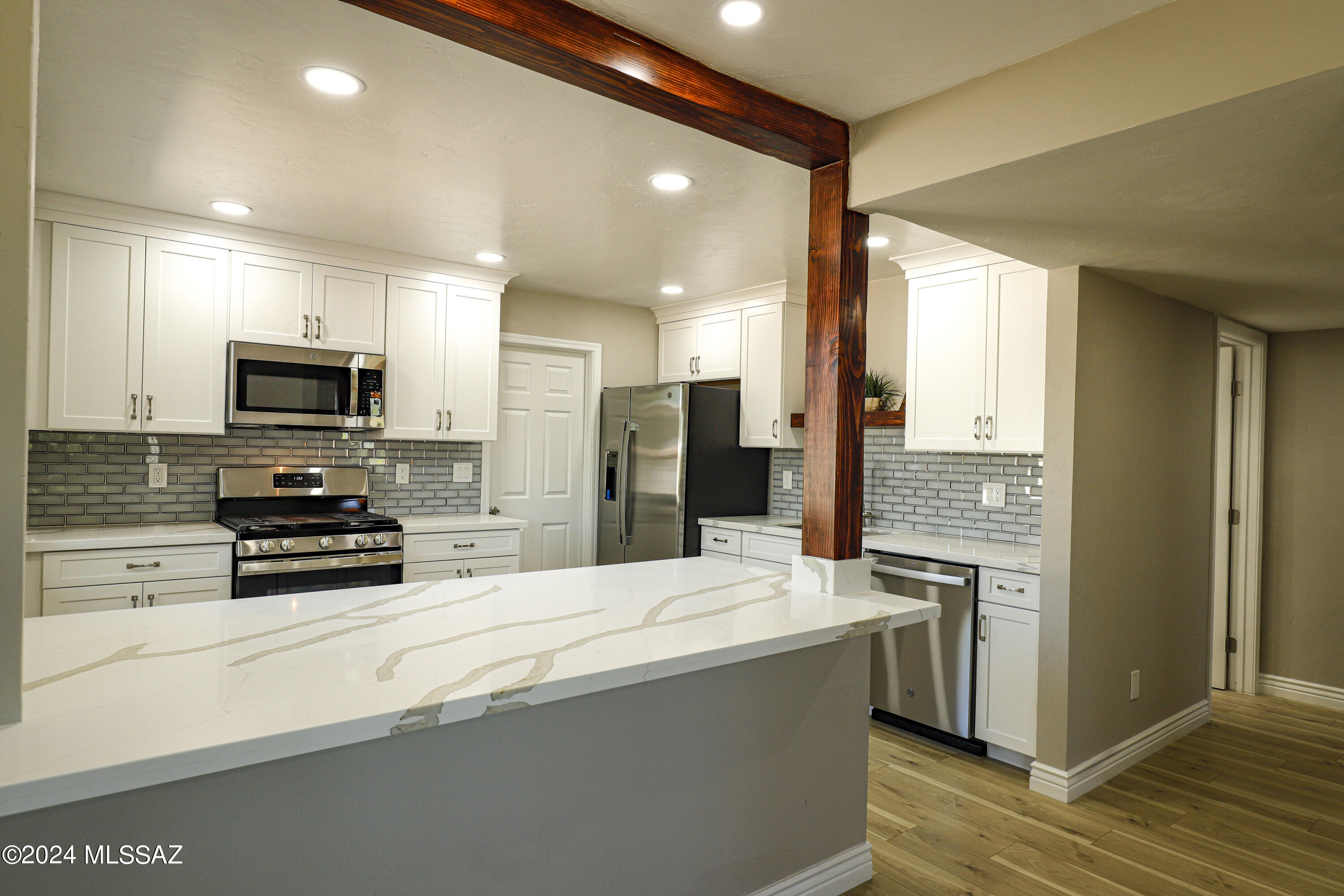 Country Club Manor - Residential