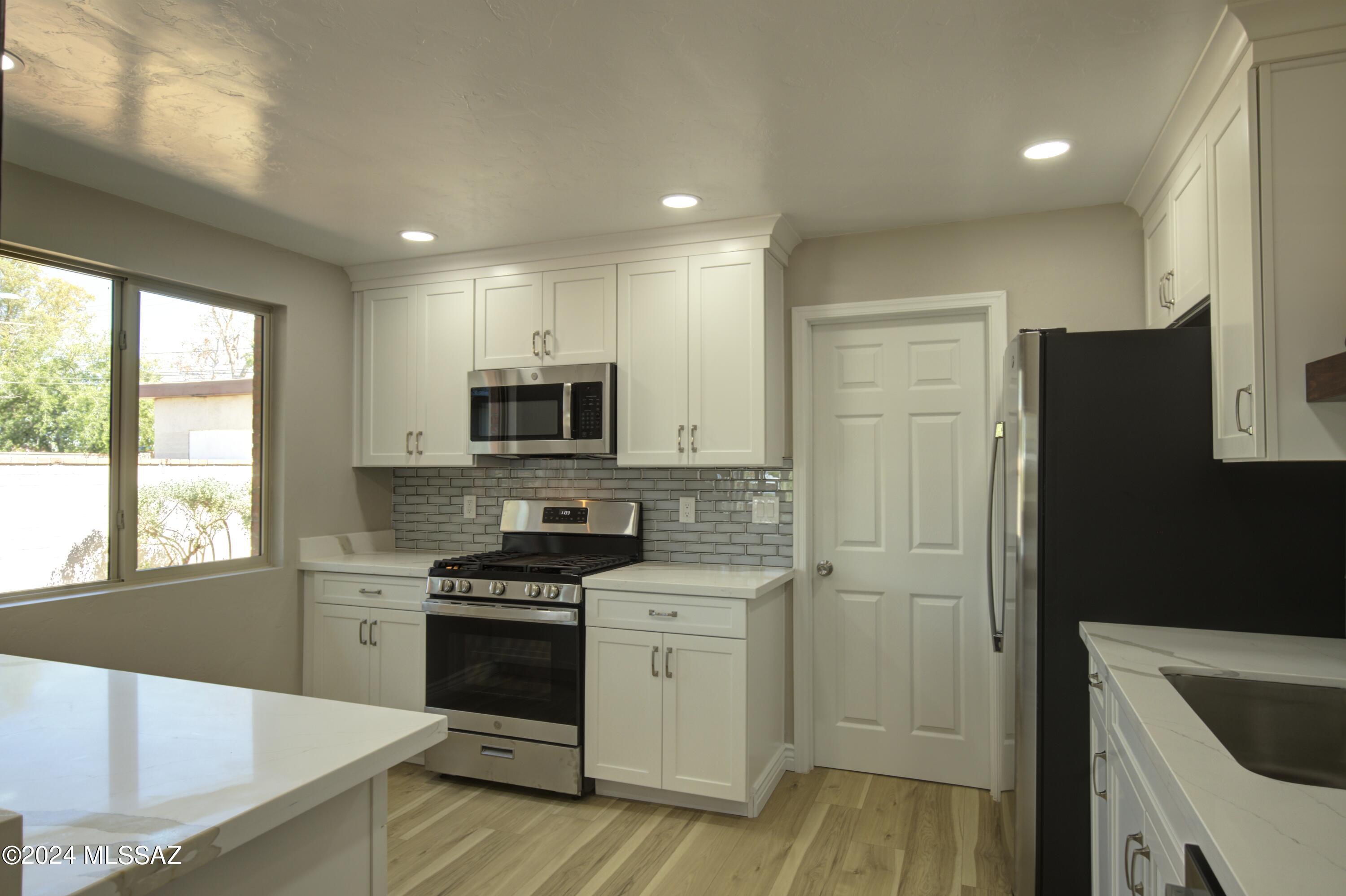 Country Club Manor - Residential