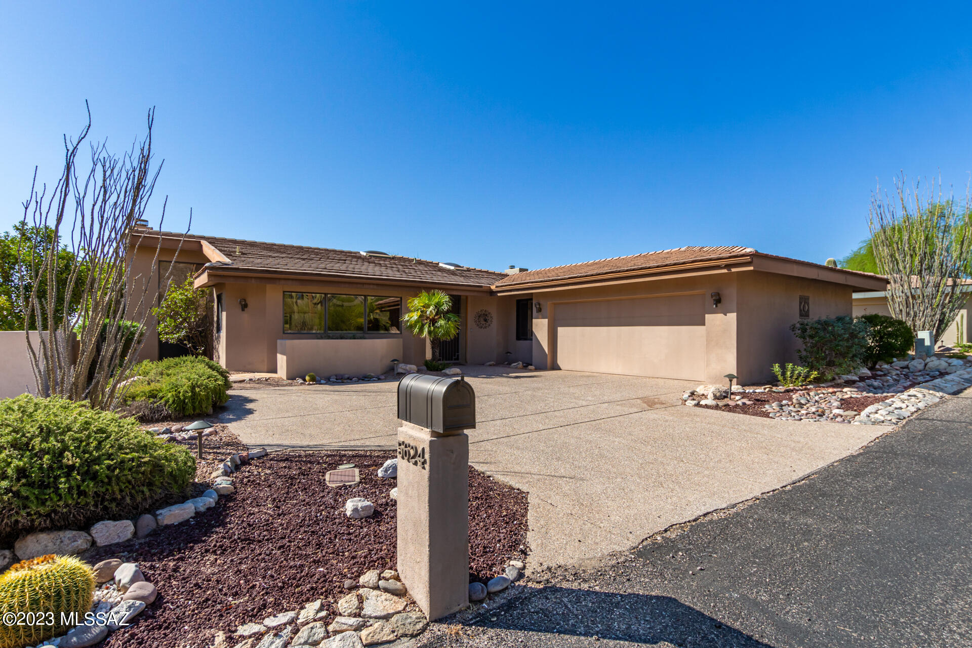 Wow, just wow!  A sleek Contemporary home nestled in the Catalina Mountains in the highly sought after and prestigious 24 hr manned-gated Finisterra Community!  This wonderful residence offers truly majestic views the Catalinas and city lights!  This open floor plan offers a great room concept with soaring ceiling heights, a fireplace and with built-in shelves and cabinets.  The mountain views from the expansive kitchen windows is breathtaking! A fully appointed kitchen with stainless steel appliances and a full dinette area. View the huge primary suite and expanded bath area plus a den/office with a built-in desk and shelves. Enjoy the rear private patio yard area with views of the Tucson city lights in the evenings!   All this and more with the community club house and  pool/spa area. i and tennis/pickleball courts!