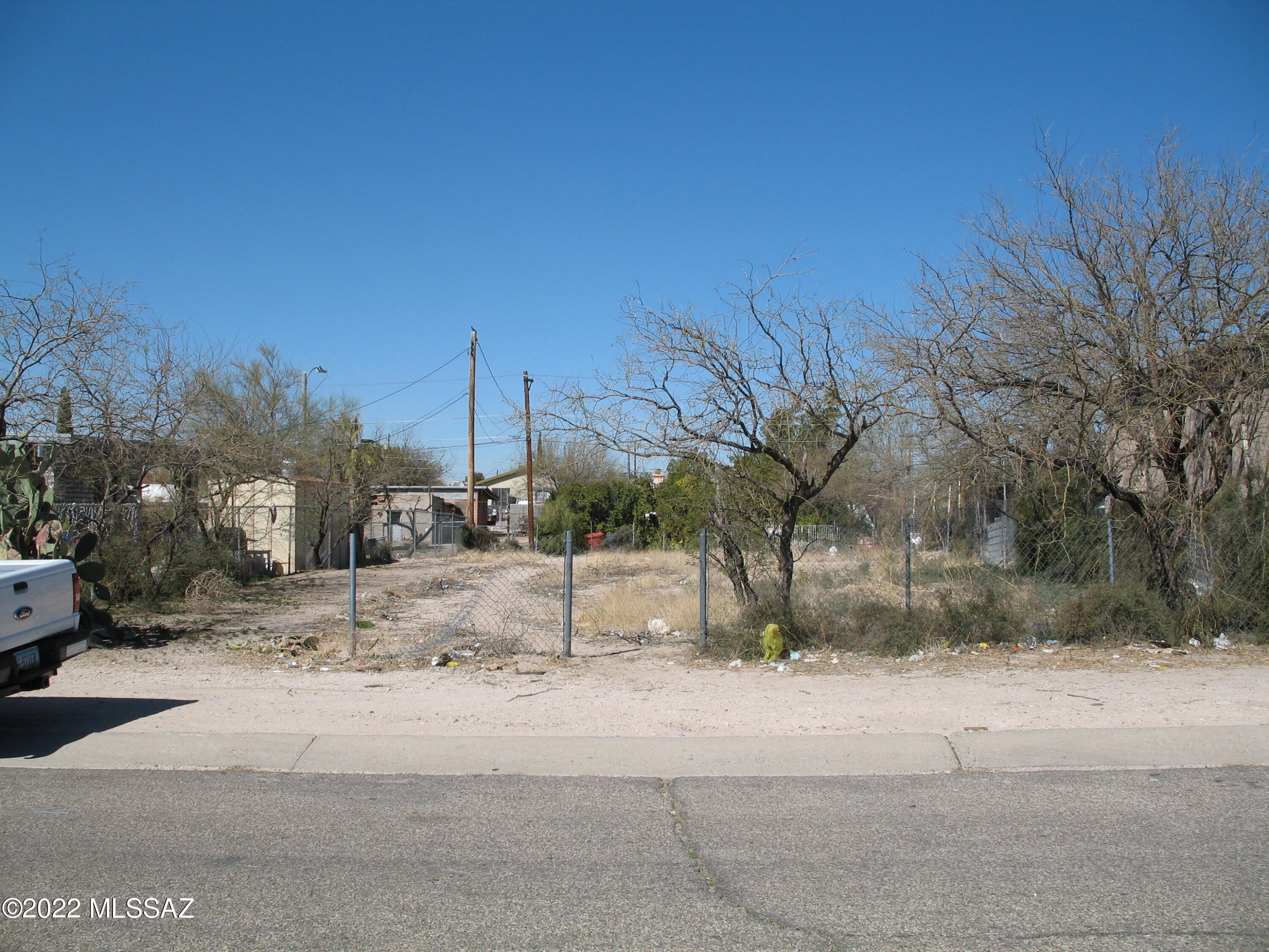 5890 SQ FT Lot with North and South street frontage (Calle Adelanto & Calle Retama). Take advantage of street access on both sides of the lot to build two completely separate homes with main street access and own backyards. 

Buy One Lot and build two single story or two story 1000-1500 sq ft completely separated homes (two homes for the price of one lot). Take advantage of this opportunity zoned property.