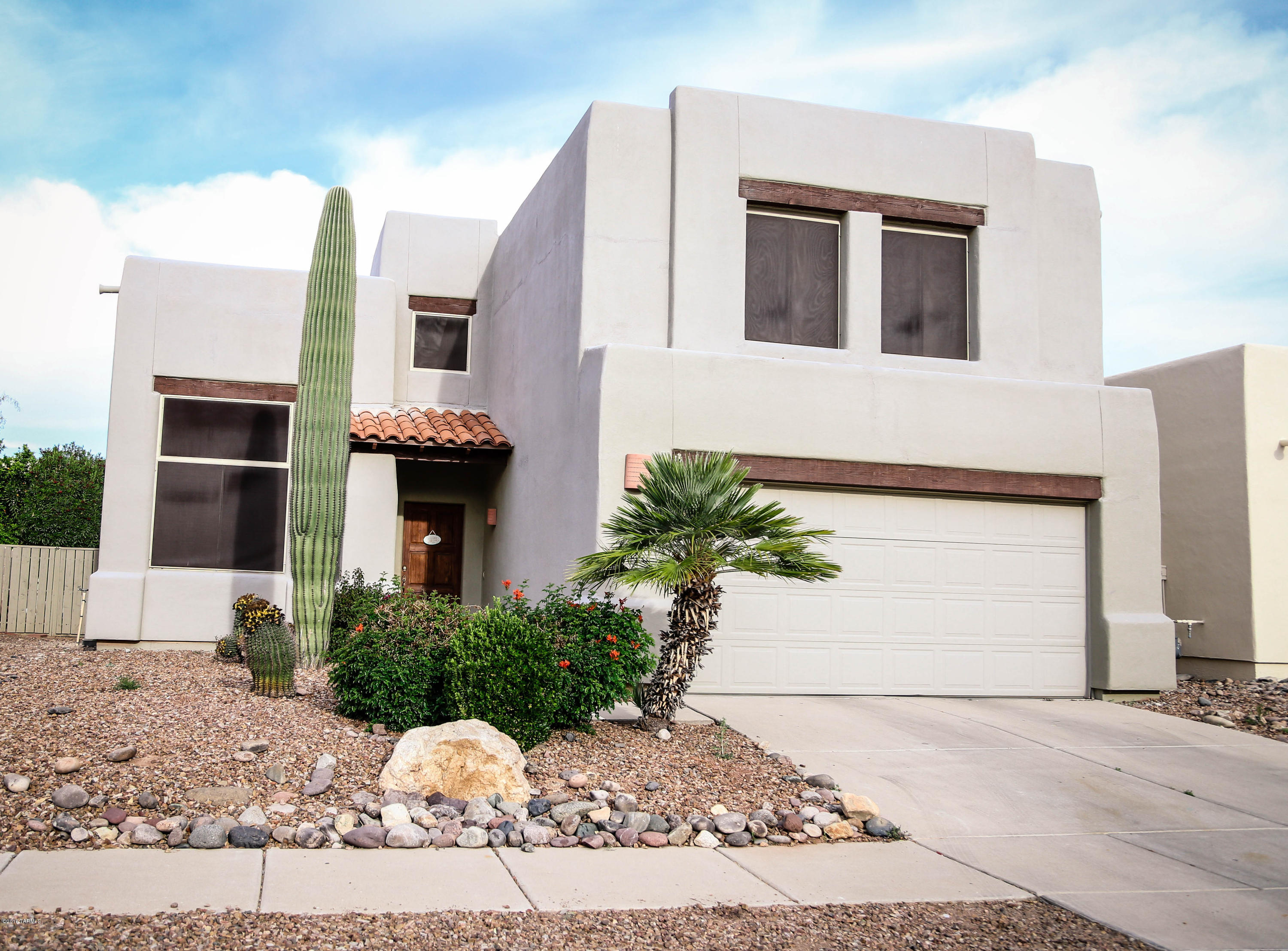 Amazing views are just some of the ideal qualities you will find at this home. Enjoy the sunset or star gazing looking from the privacy of your back yard Separate formal dining room and living room. Spacious kitchen and living room with high vaulted ceilings, fans. The natural light filters through the entire home. The beautifully well-kept neighborhood is noticeable from the moment you enter.
