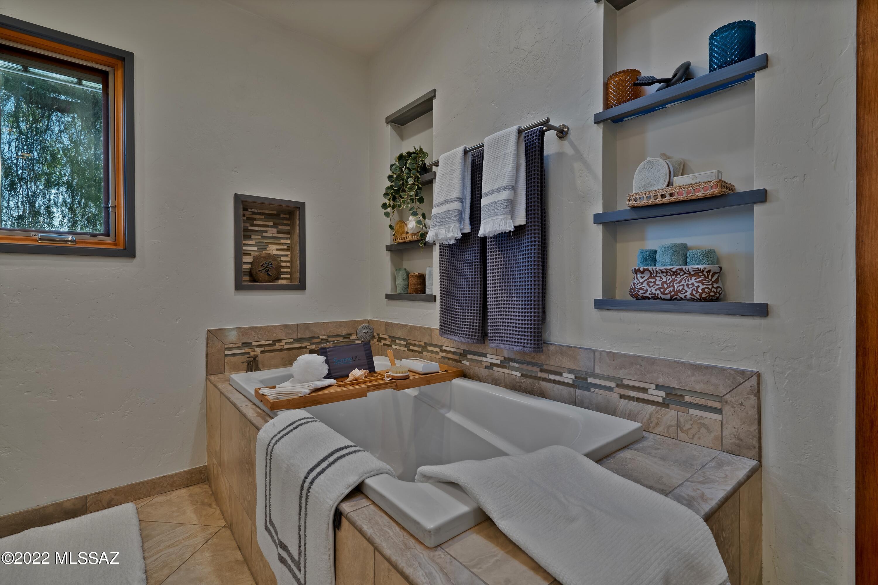 Lomas De Oro(1-21) - Residential