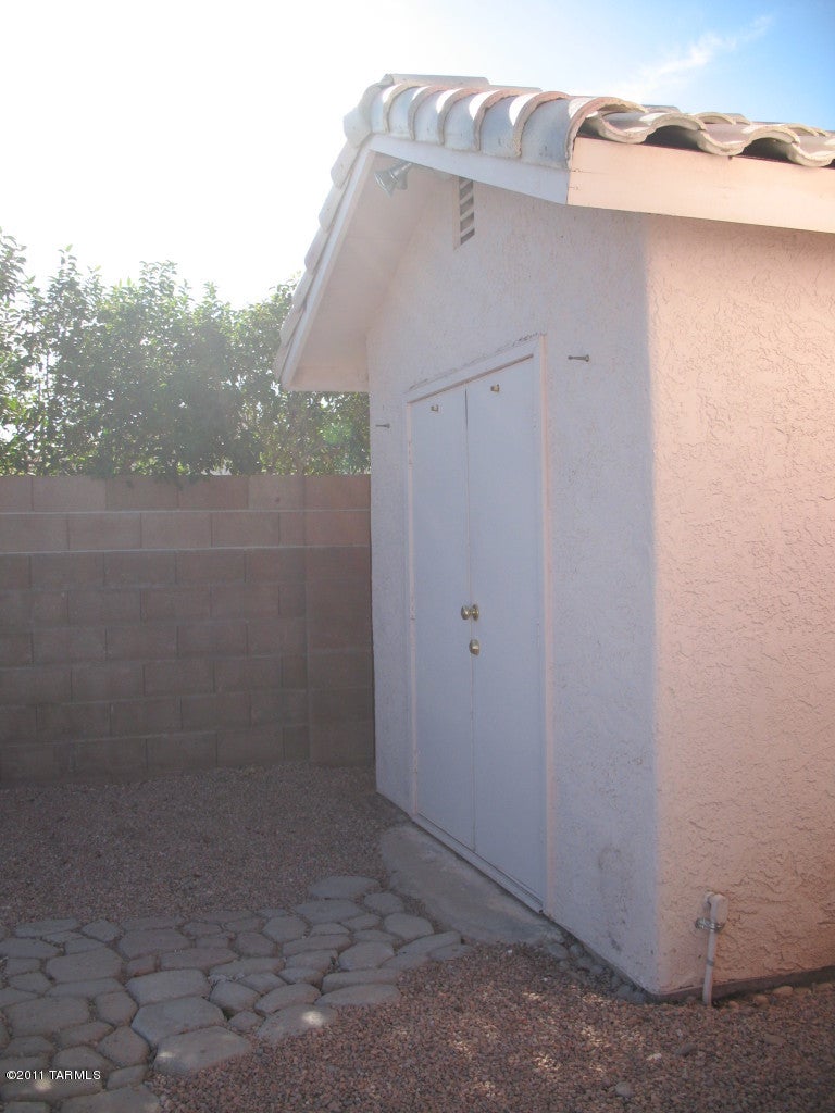 Hacienda Del Oro (1-78) - Residential Lease