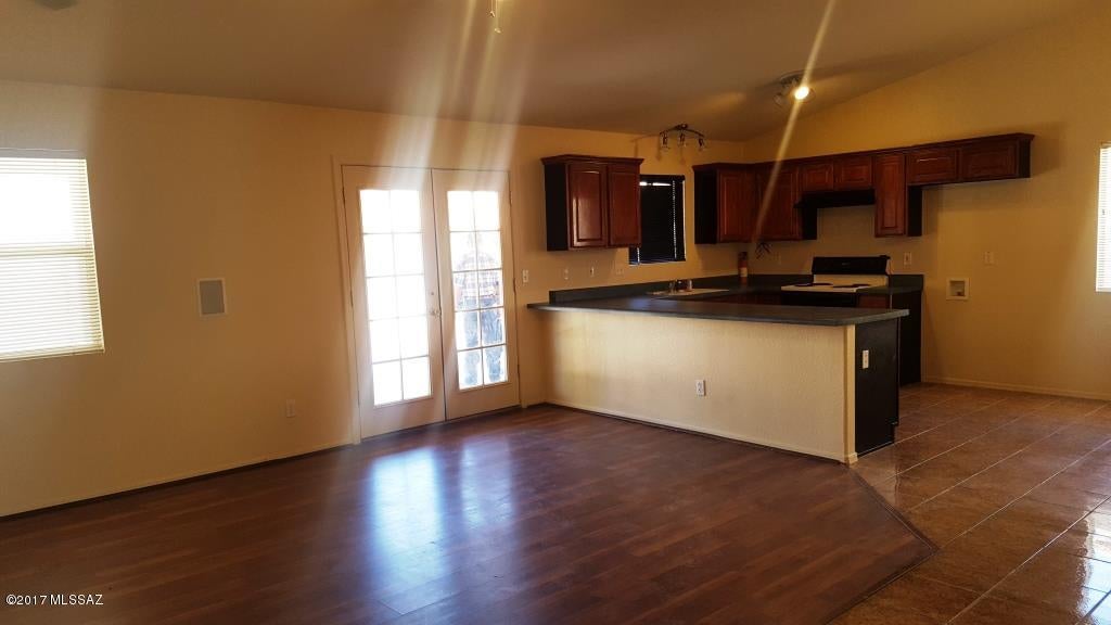 Hacienda Del Oro (1-879) - Residential Lease