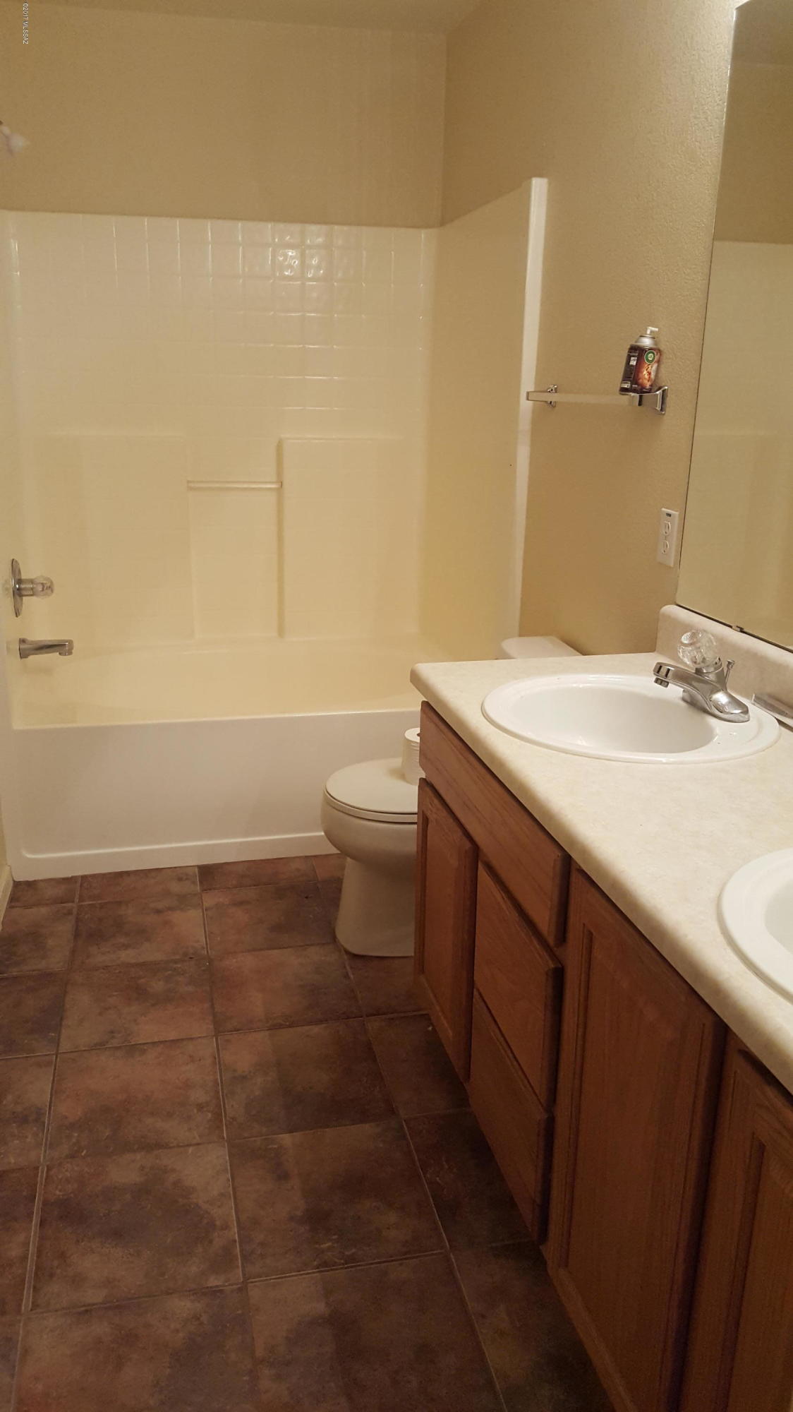 Hacienda Del Oro (1-879) - Residential Lease