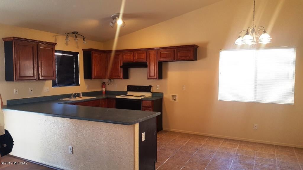 Hacienda Del Oro (1-879) - Residential Lease