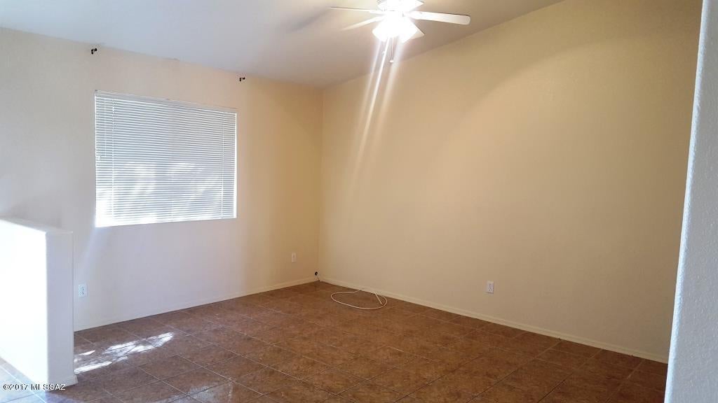 Hacienda Del Oro (1-879) - Residential Lease