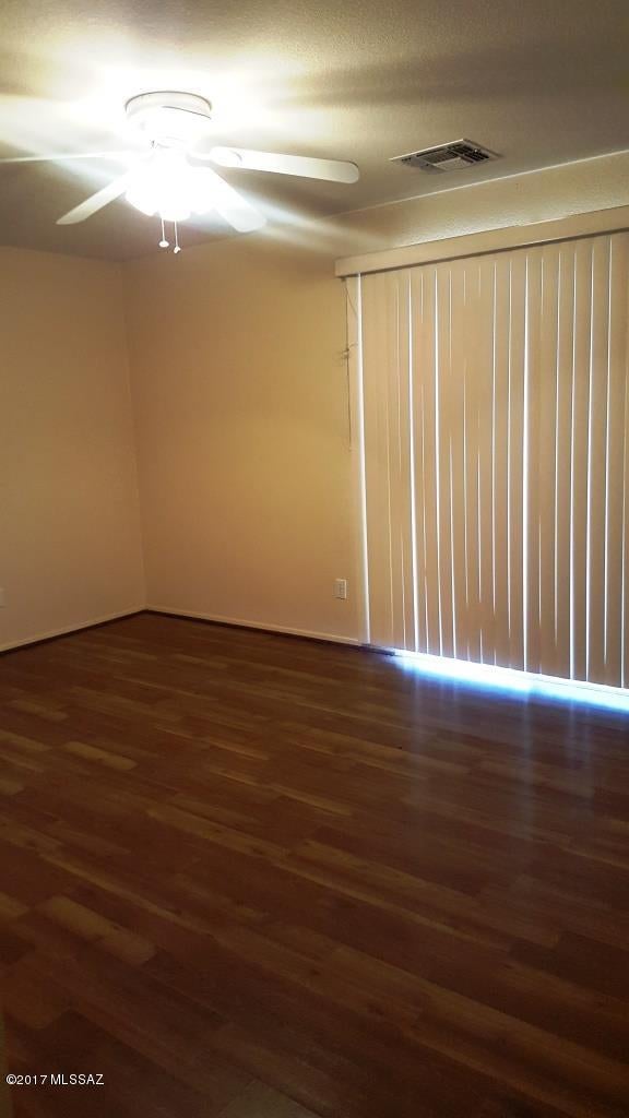 Hacienda Del Oro (1-879) - Residential Lease