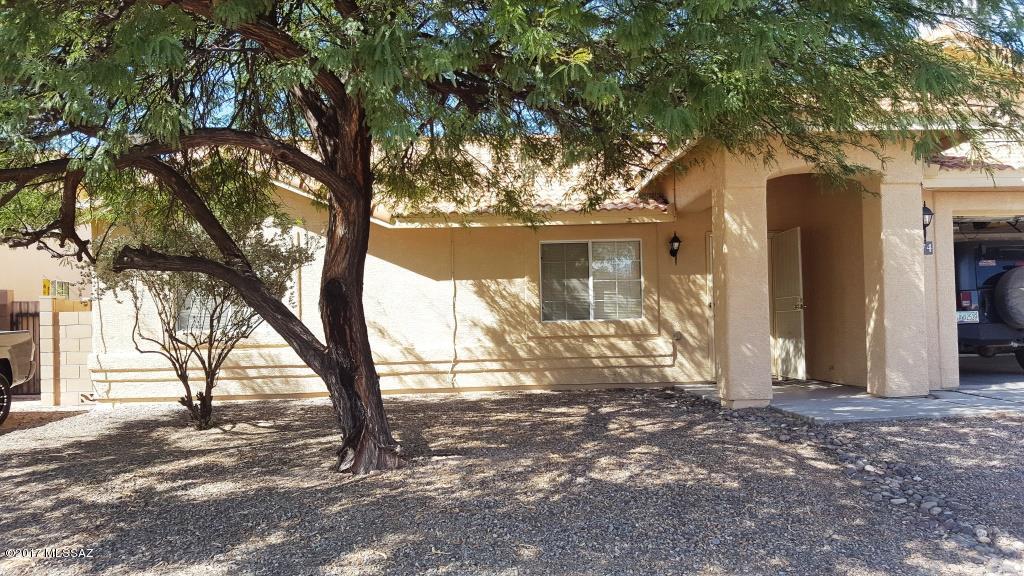 Very nice 3 bedroom 2 bath home. Large bedrooms. Family room and separate living area.  Tile and laminate throughout. Large fenced back yard. Appliances-stove and dishwasher.