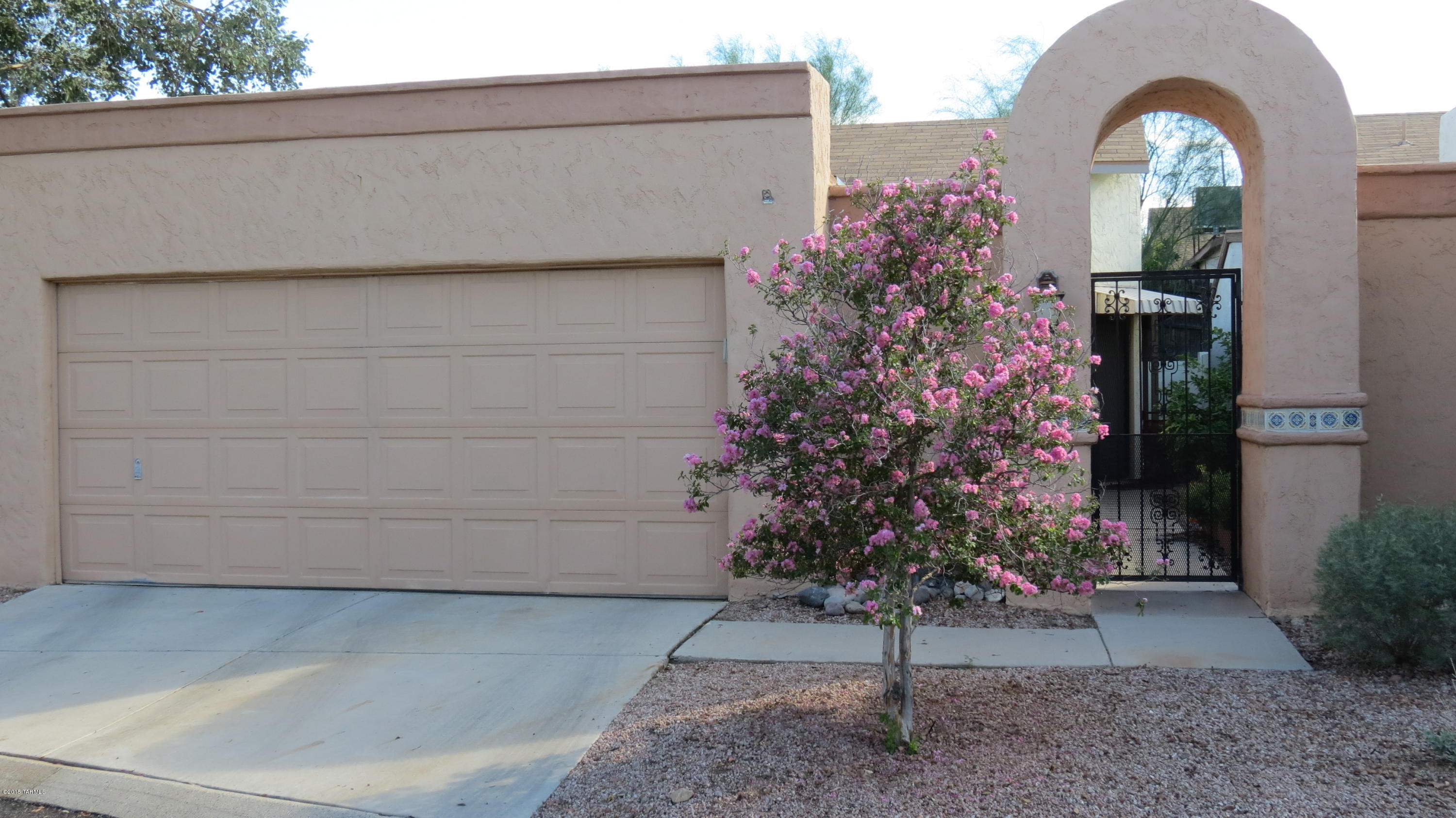 Fantastic home in a great neighborhood with E-Z I-10 access near pima community college. This one has newer paint, tile, and carpeting. The kitchen appliances are stainless, the A/C has been replaced with a high efficient  unit, all facia is metal clad  and needs no maintenance. Floor plan is great room design with eat-in kitchen. Seller purchased this in February 2010 and have continously maintained and upgraded.