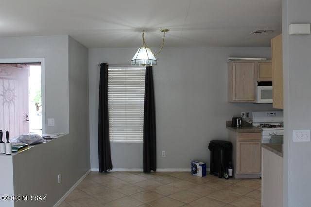 Great 3 bedroom, 1 bath home in Midvale Park located in a cul-de-sac.  Close to shopping, dining and easy access to I-19.  Open floor plan with tile throughout, low maintenance yards with artificial grass in the front.