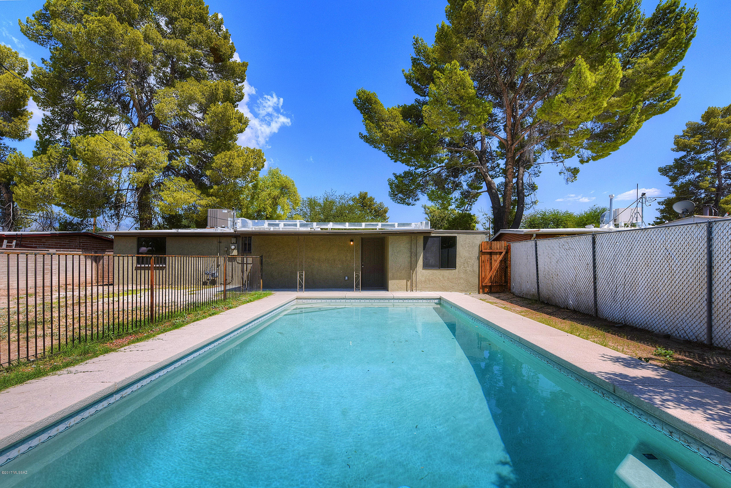 Park El Monte - Residential