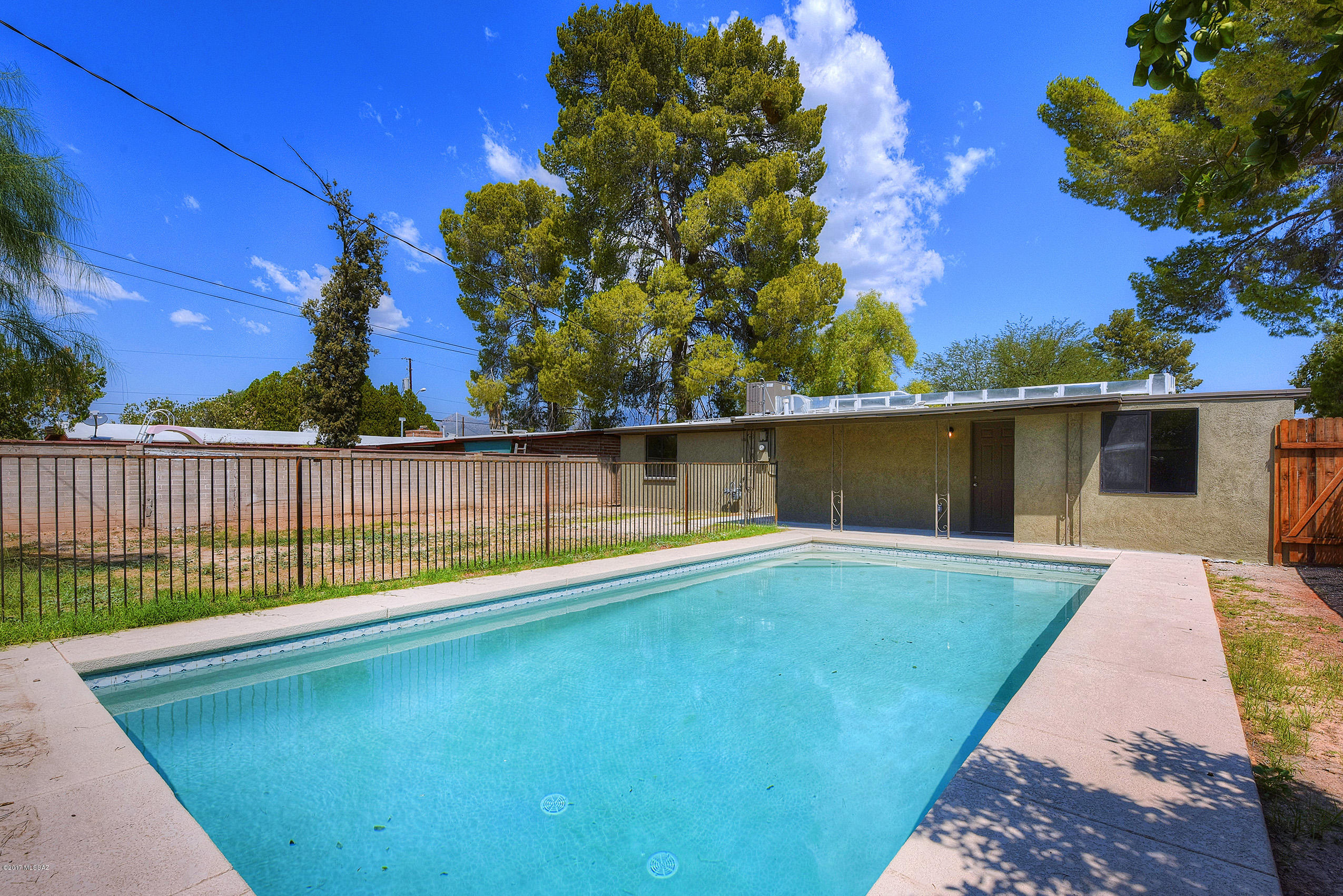 Park El Monte - Residential