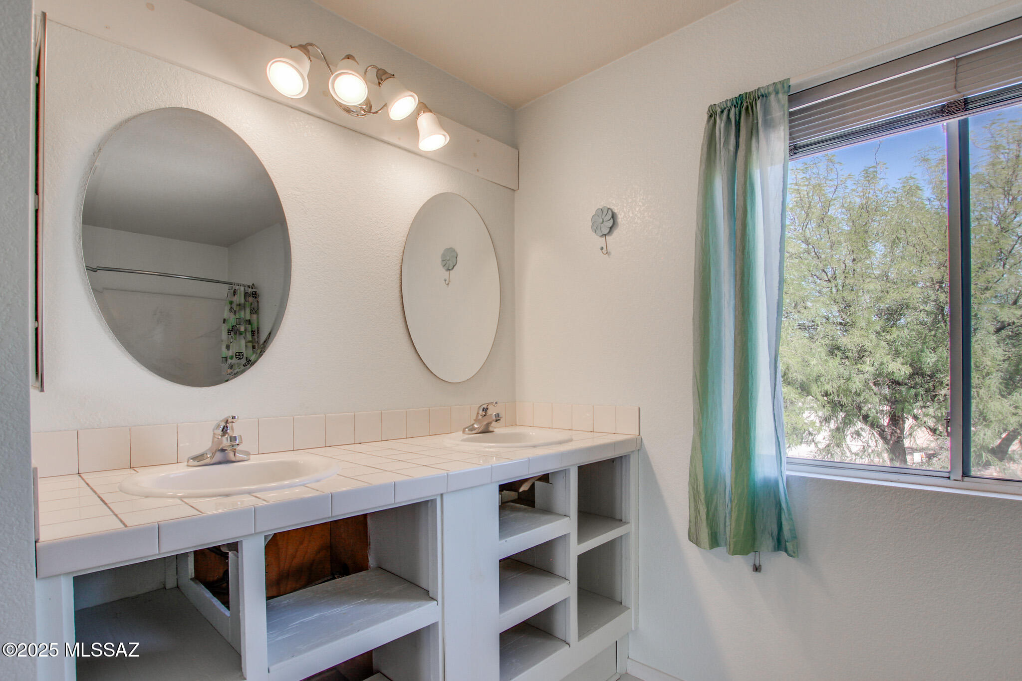 Tierra Vista Phase I (99-285,299-309,372-383) - Residential