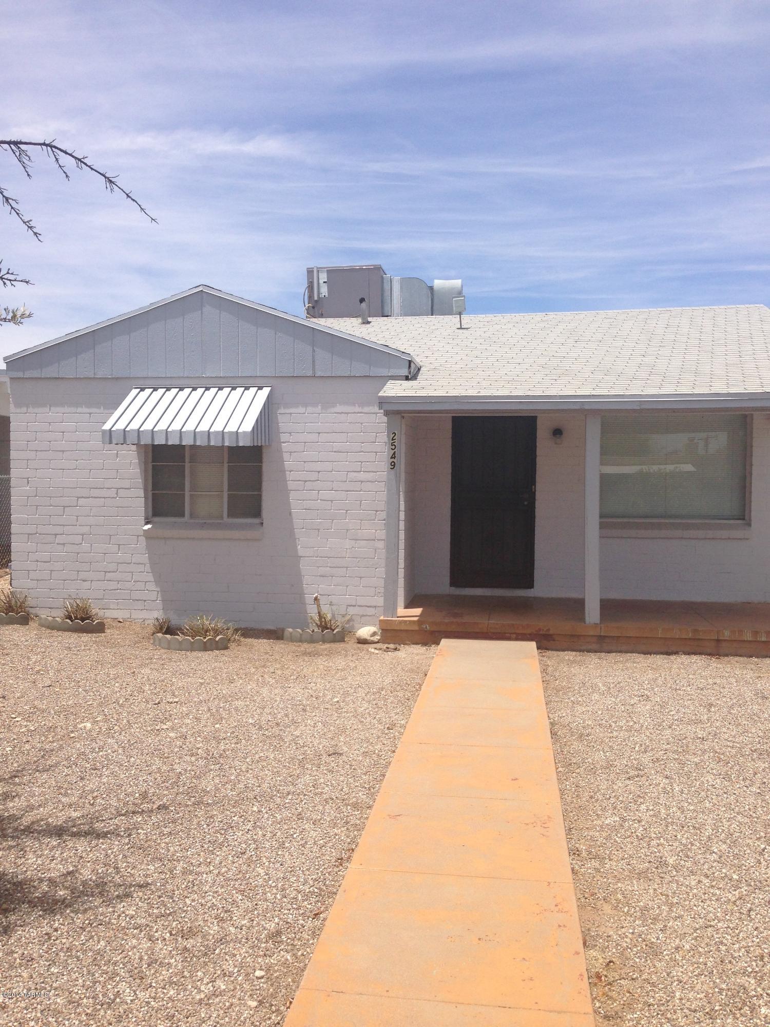 Home near the UofA, 2 bedroom, 1 bathroom, 1 car carport, a/c, large rear yard, charming....