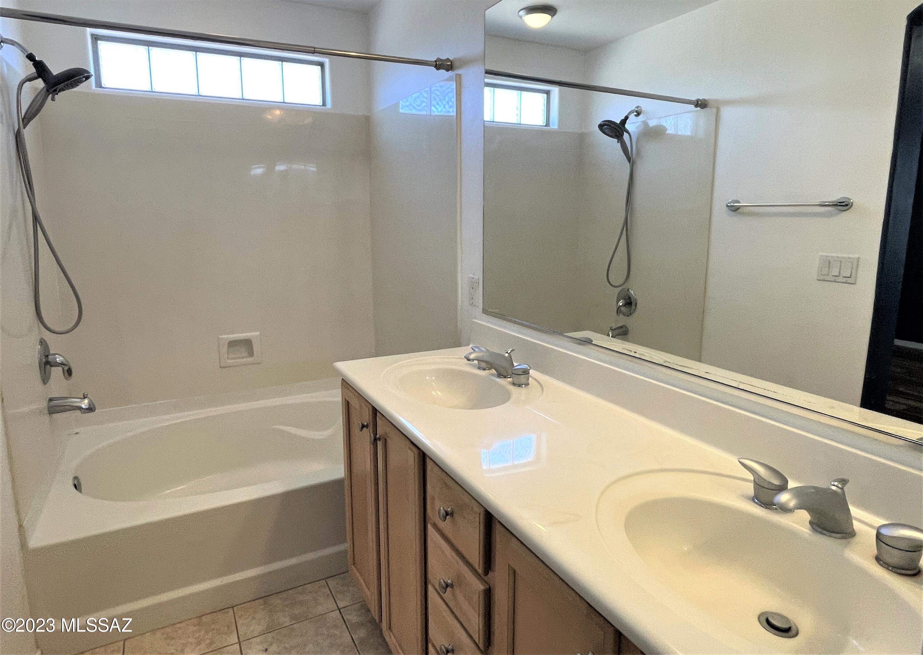 Colina De Oro (1-138) - Residential Lease