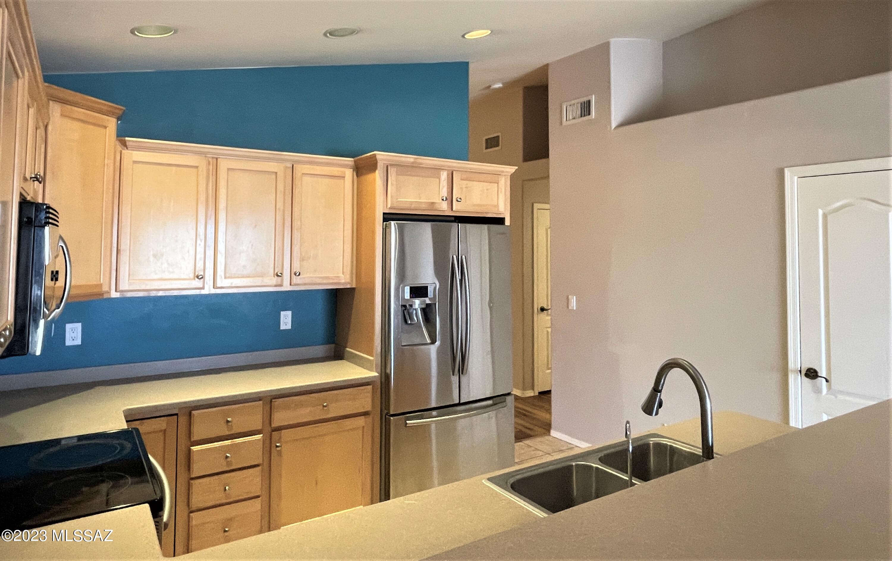 Colina De Oro (1-138) - Residential Lease