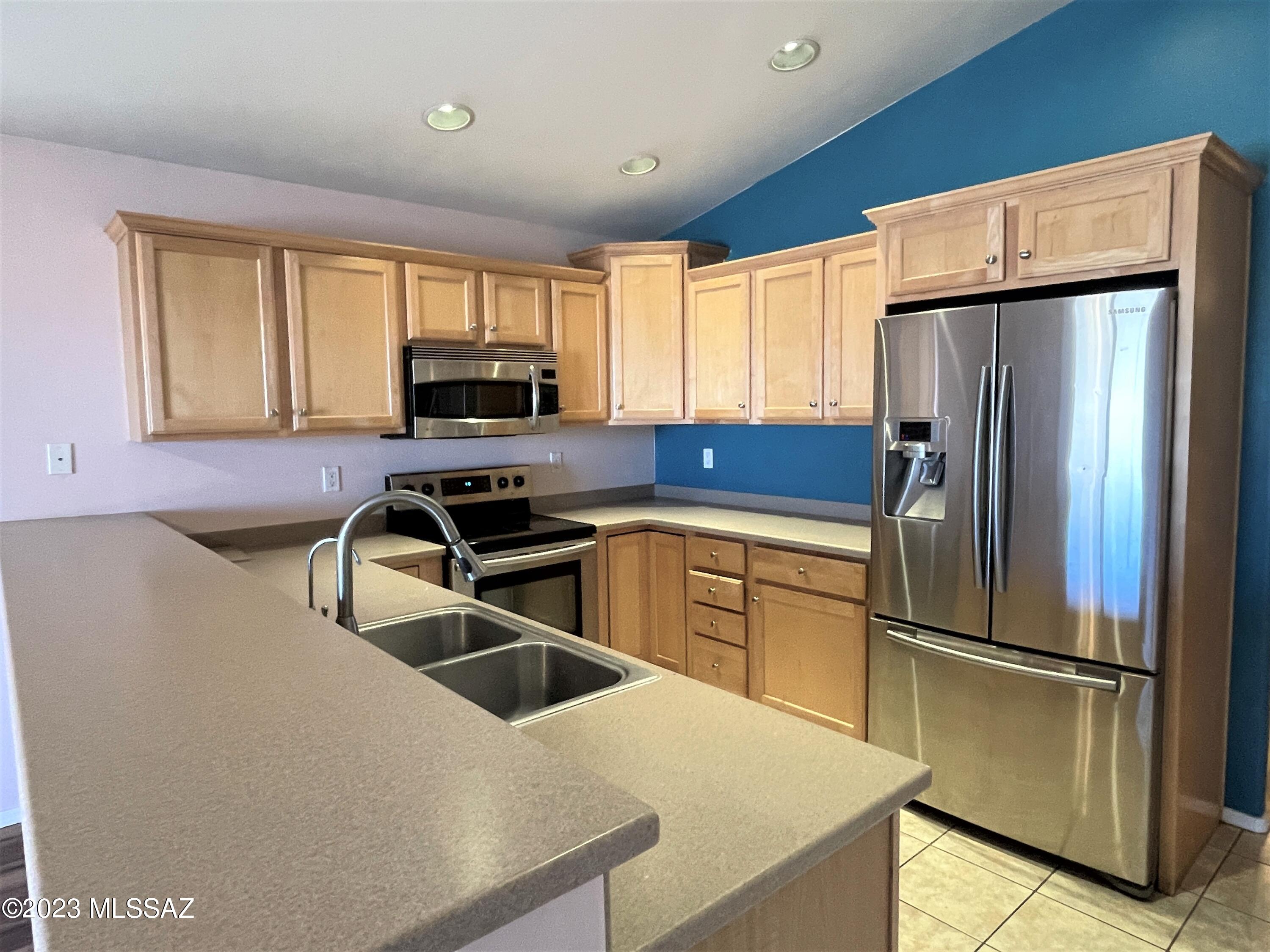 Colina De Oro (1-138) - Residential Lease