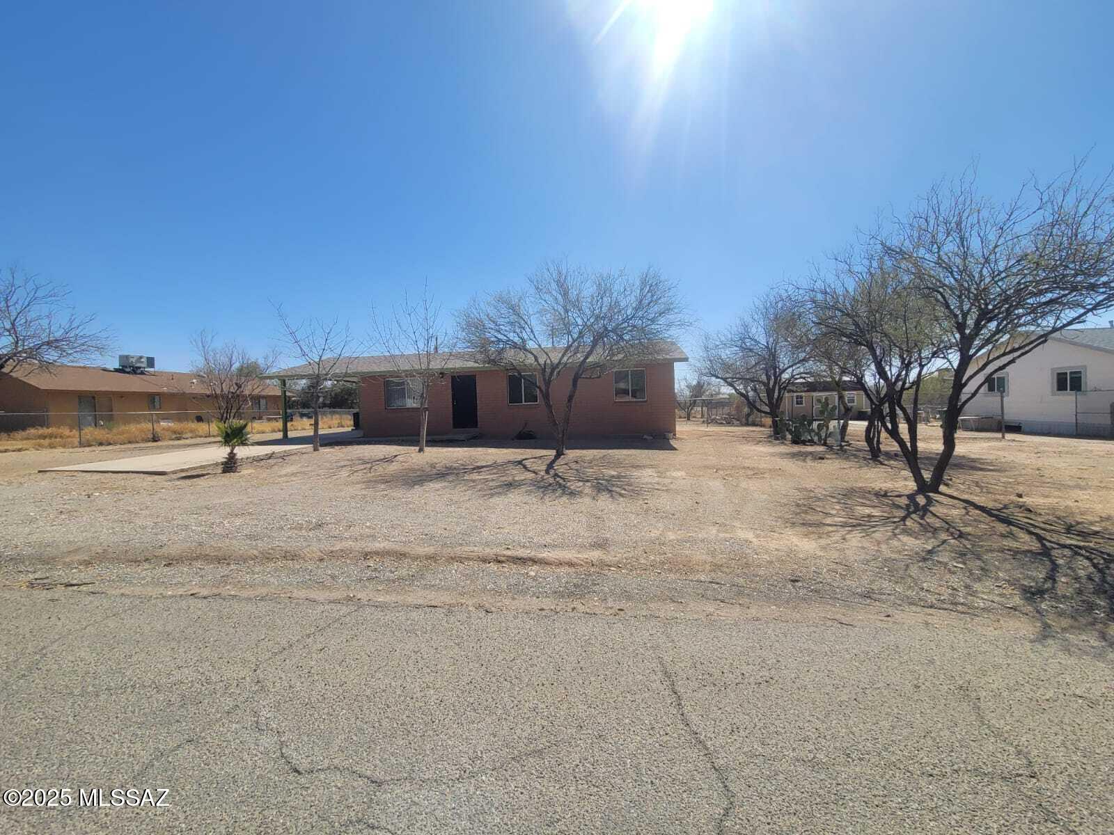 Charming 3bd 2b home located in Southwest Tucson.  Ideal for first time homebuyer or investment property sits on .03 of acre. is zoned CR-3.  Property is being sold in as- in condition.

No CLUE or SPDS will be provided.

One of the sellers is a licensed real estate agent in Arizona.