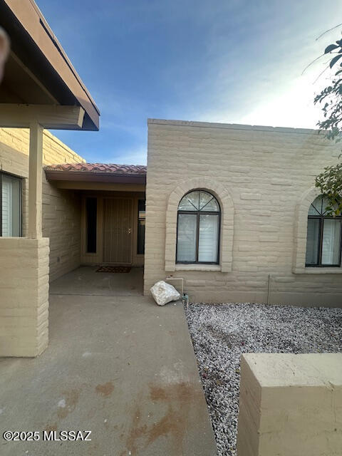 a''VAIL''able Now! Inviting 2-bedroom, 2 bath townhome within the Santa Rita Bel Air development including a community POOL. Conveniently located for easy commutes and light shopping.  This bright home offers a walk-in living area that leads out to a large Arizona room with 2 glass sliding doors fully enclosed.  2 spacious bedrooms with bath and private entry to the backyard.  No rear neighbor and against common area with privacy and space & iron gate entry.  Carport for 2 vehicles and trash and front landscaping included. Within the Vail School District