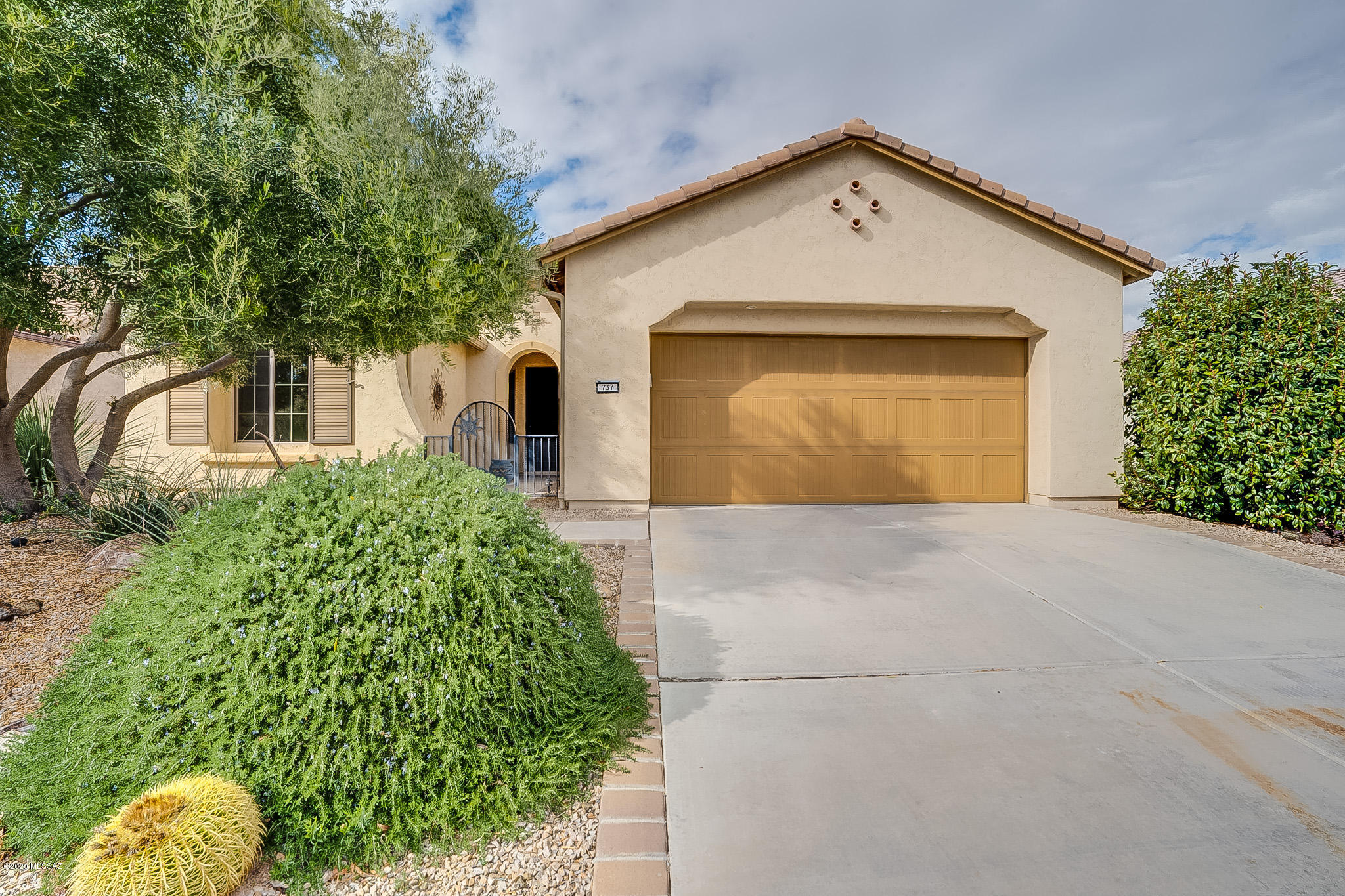 This spacious home(Fiesta model) has all the right extras. The rear yard casita adds a perfect extra bedroom, office, craft or workout area. The dining area was extended as was the patio and garage. There is a bay window in the Master to provide for extra seating. The kitchen has granite counters and stainless appliances as well as a gas range. The house has more than ample storage. The laundry is complete with lots of counter and cabinet space. The garage was extended 4' and has a great work or storage space. The natural buffer to the rear adds a perfect amount of separation. The front courtyard is the perfect place to meet your neighbors. Vacant and move in ready.