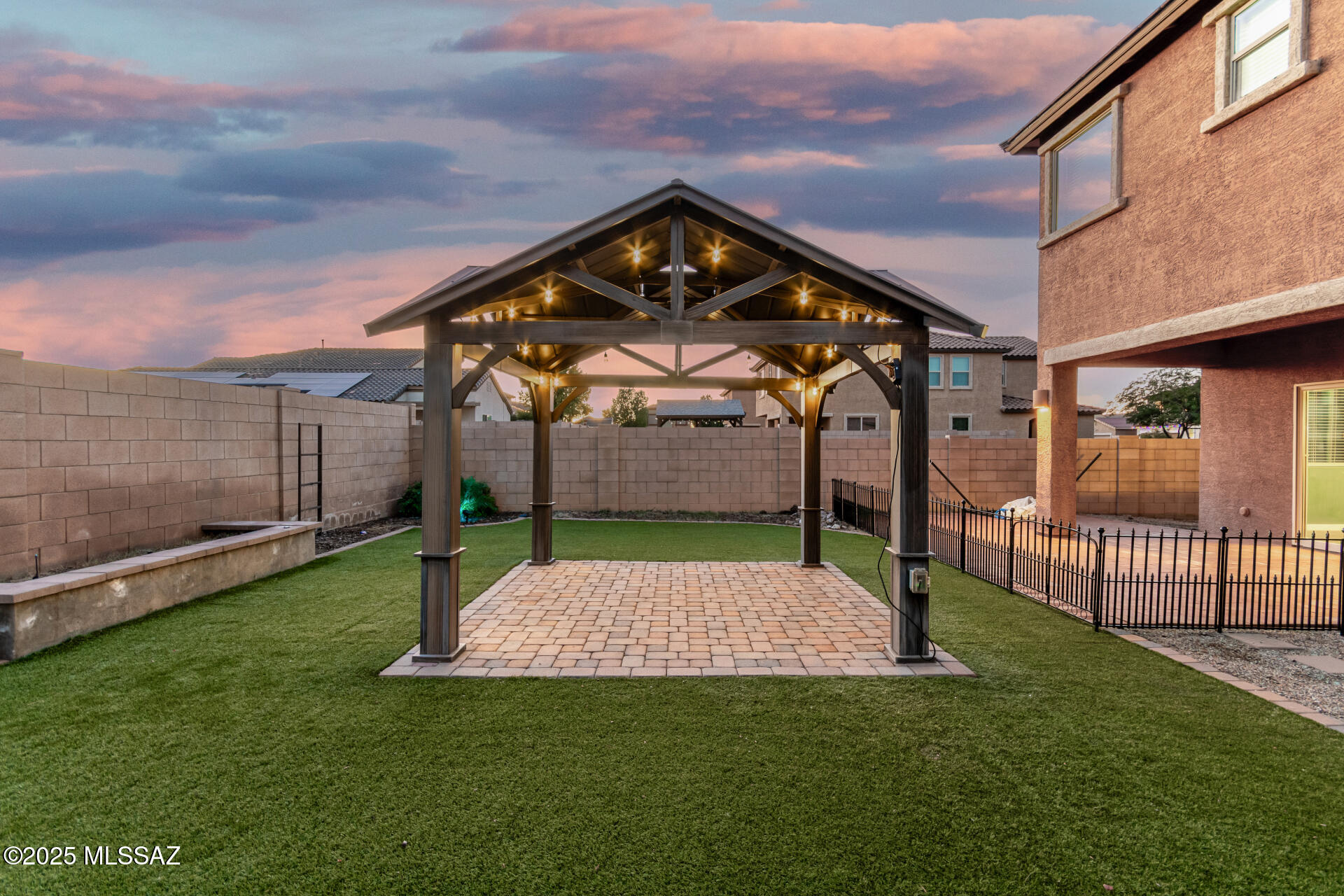 Interstate 10 and Kolb Road - Residential