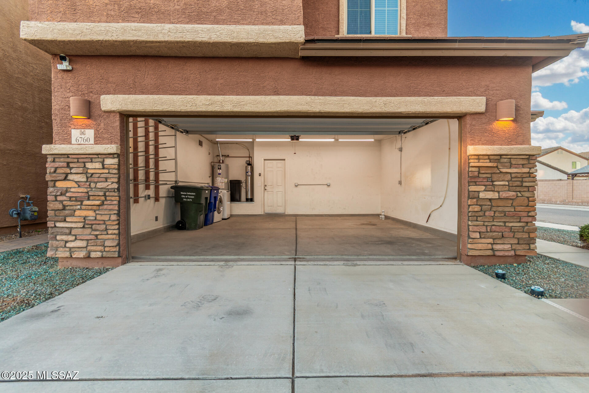 Interstate 10 and Kolb Road - Residential