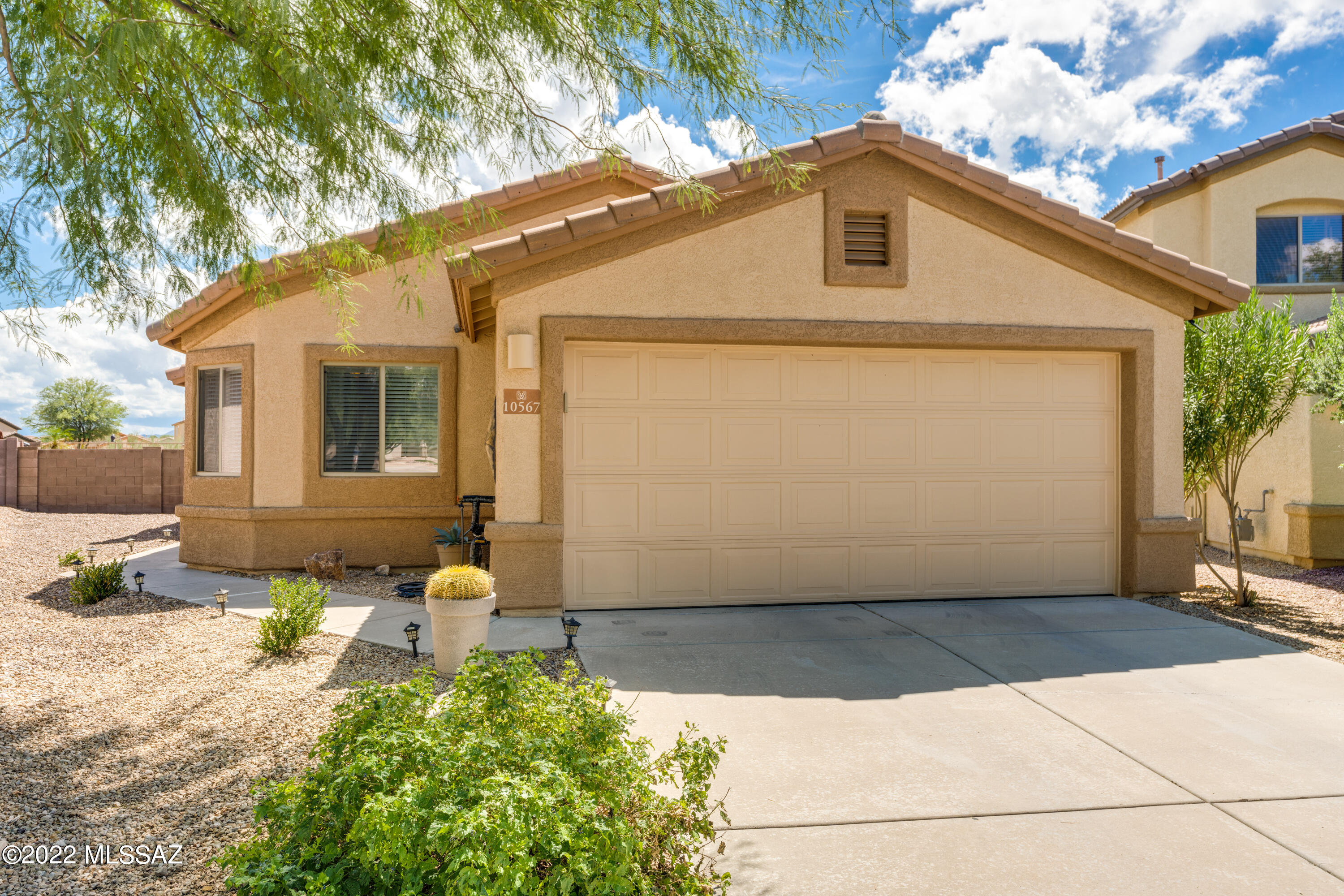 Range Price $325,000-365,000 seller will accept or counter offers within the range. Spectacular open floorplan home with upgraded floors, kitchen, bathrooms and additional den/office with great room. One of the best views and privacy in the subdivision! Backyard dream, covered patio, flat screen TV, built in BBQ, view fence with stunning views, grass and landscaping. Gorgeous meticulously maintained home. Home also saves money with solar.
