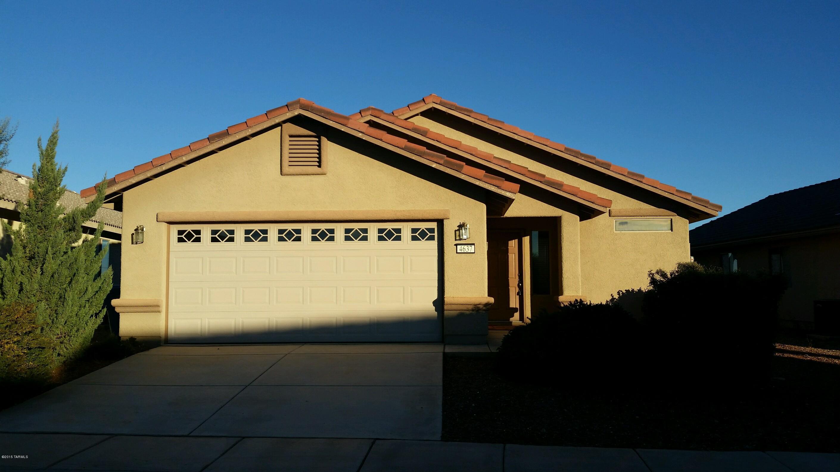 Nice 3 bed, 2 bath, 2 car garage home in desirable Holiday community. Huge breakfast bar, gas range and refrigerator. Carpet only in bedrooms, executive height vanities and dual sinks in master bath. No rear neighbors with mountain views, within walking distance to the clubhouse and pools. Clean, move in ready and priced to sell! Ready for you to call it home!