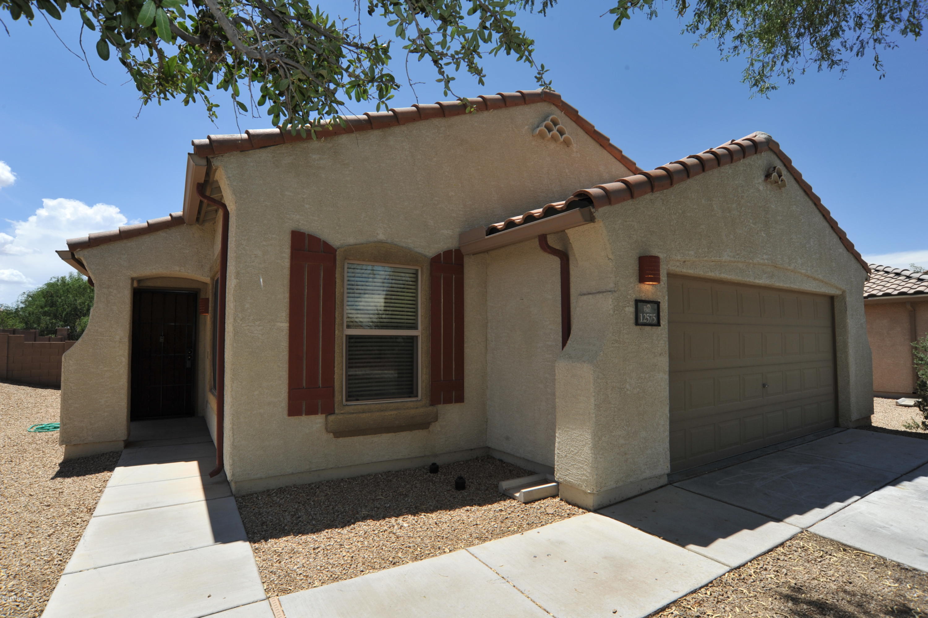 Pristine, Move-In Ready Home in Desirable Gladden Farms Community! This 4 BD/2 BA 1,776 sqft Pulte Home Features Bright, Great Room Concept with 18'' Ceramic Tile, Neutral Toned Paint, Large Kitchen with Cozy Breakfast Area and Pass Through Window that is Perfect for Family Get Togethers & Entertaing! Large Master with Walk-In Closet and Bathroom w/ Double Glass Door Shower. Large Yard is a Blank Slate Ready for your Personal Touch and Backs up to Greenbelt w/ Mature Trees for Ultimate Privacy. Walking Distance to Parks, Playgrounds, Picnic Areas/Ramadas, Basketball Courts and Walking/Jogging Trails. Easy Access to I-10.