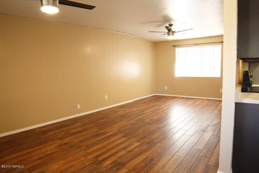 Valley View East NO. 5 (1-344) - Residential Lease