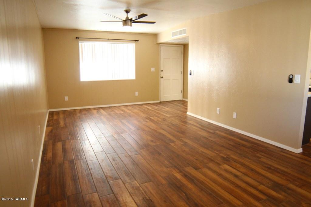 Valley View East NO. 5 (1-344) - Residential Lease