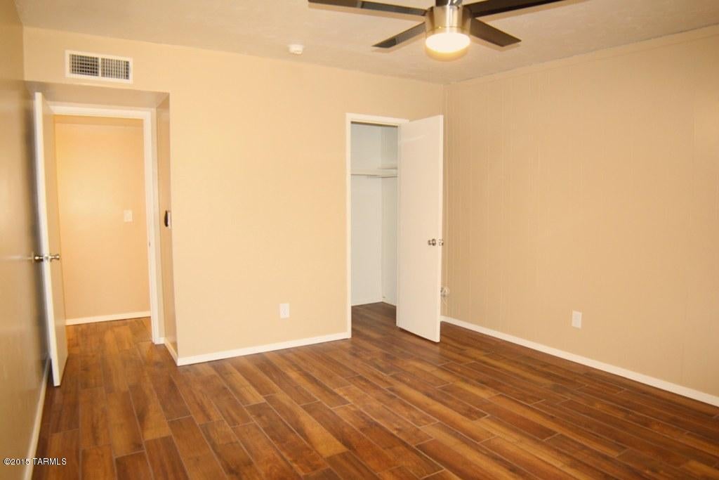 Valley View East NO. 5 (1-344) - Residential Lease