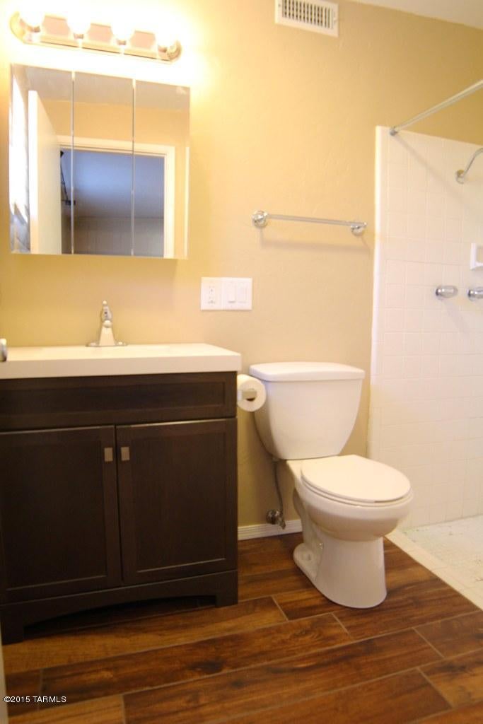 Valley View East NO. 5 (1-344) - Residential Lease