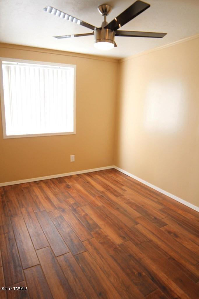 Valley View East NO. 5 (1-344) - Residential Lease