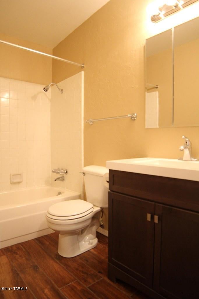 Valley View East NO. 5 (1-344) - Residential Lease