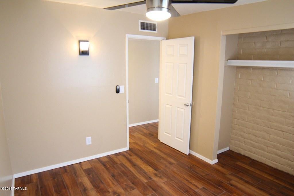 Valley View East NO. 5 (1-344) - Residential Lease