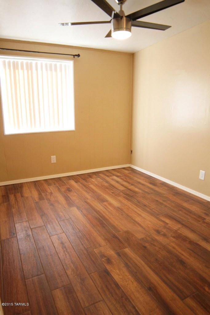 Valley View East NO. 5 (1-344) - Residential Lease