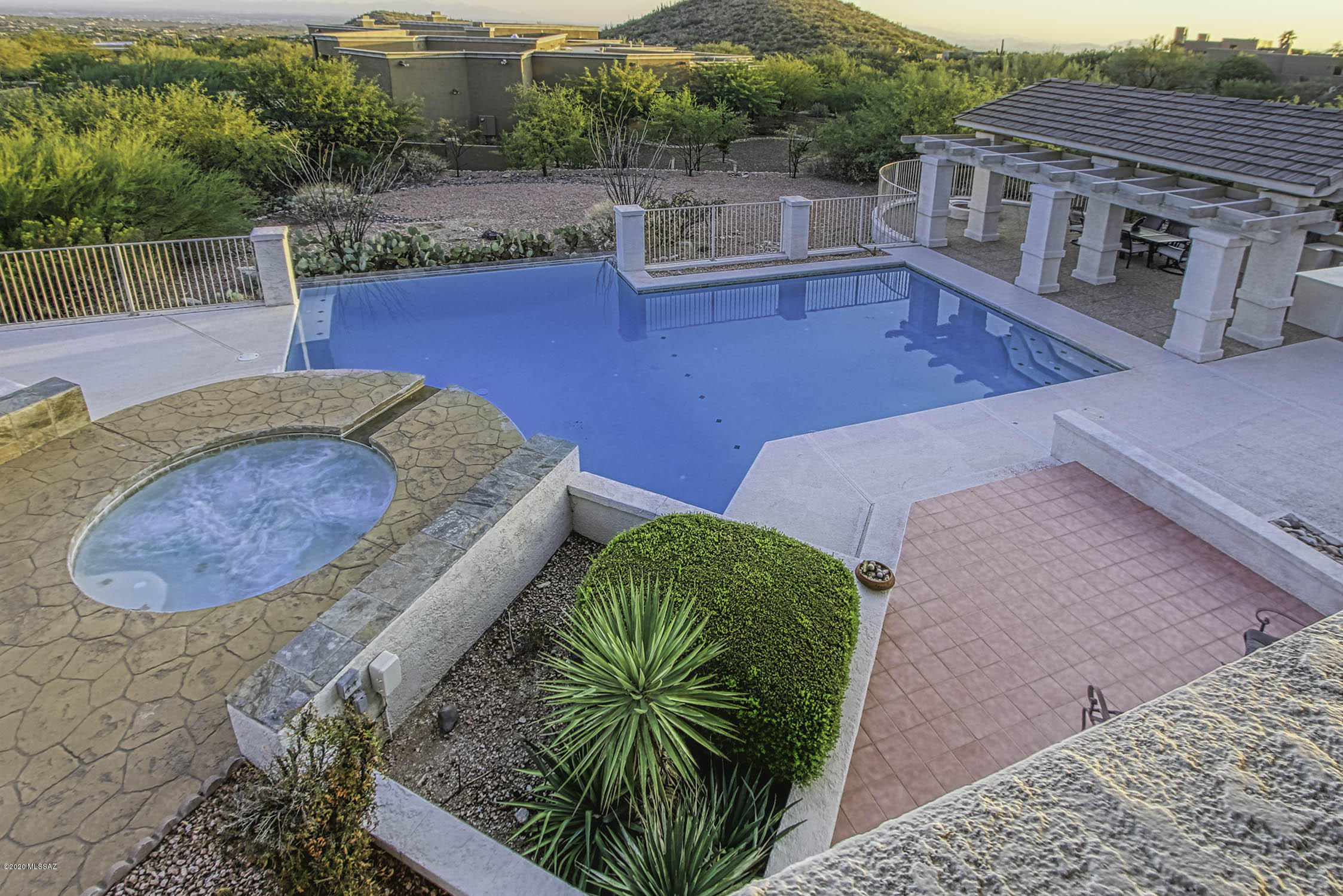 Finisterra (1-210) - Residential