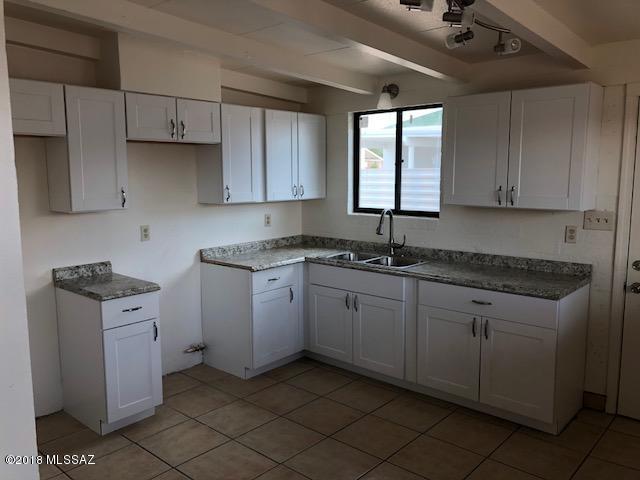 Location, Location, Location! 
Amazing opportunity to rent out a great remodel property.  New paint, new appliances, new look.  This cute 2 bedroom rental is located in a perfect location. No upstairs neighbors!    Don't miss out.
Available April 1st!