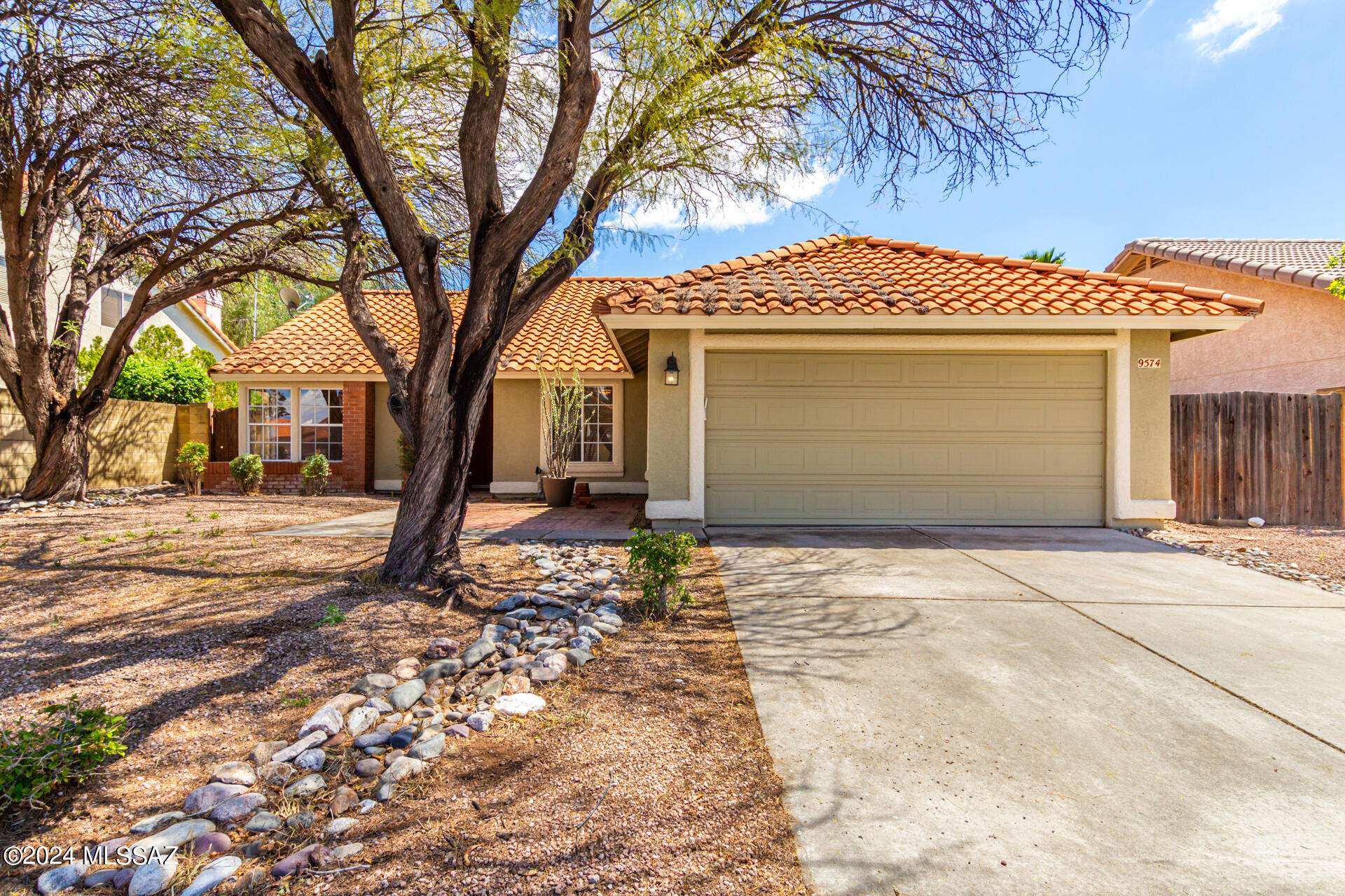 Elliott Homes At Rita Ranch (1-521) - Residential