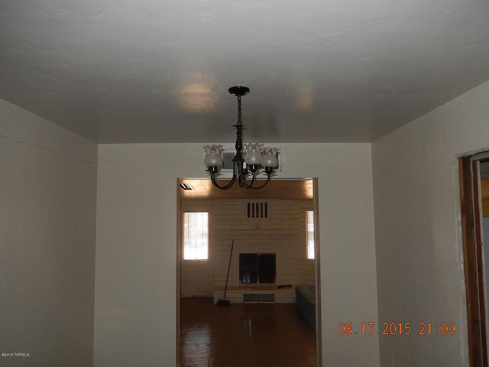 Mission Manor NO. 4 - Residential Lease