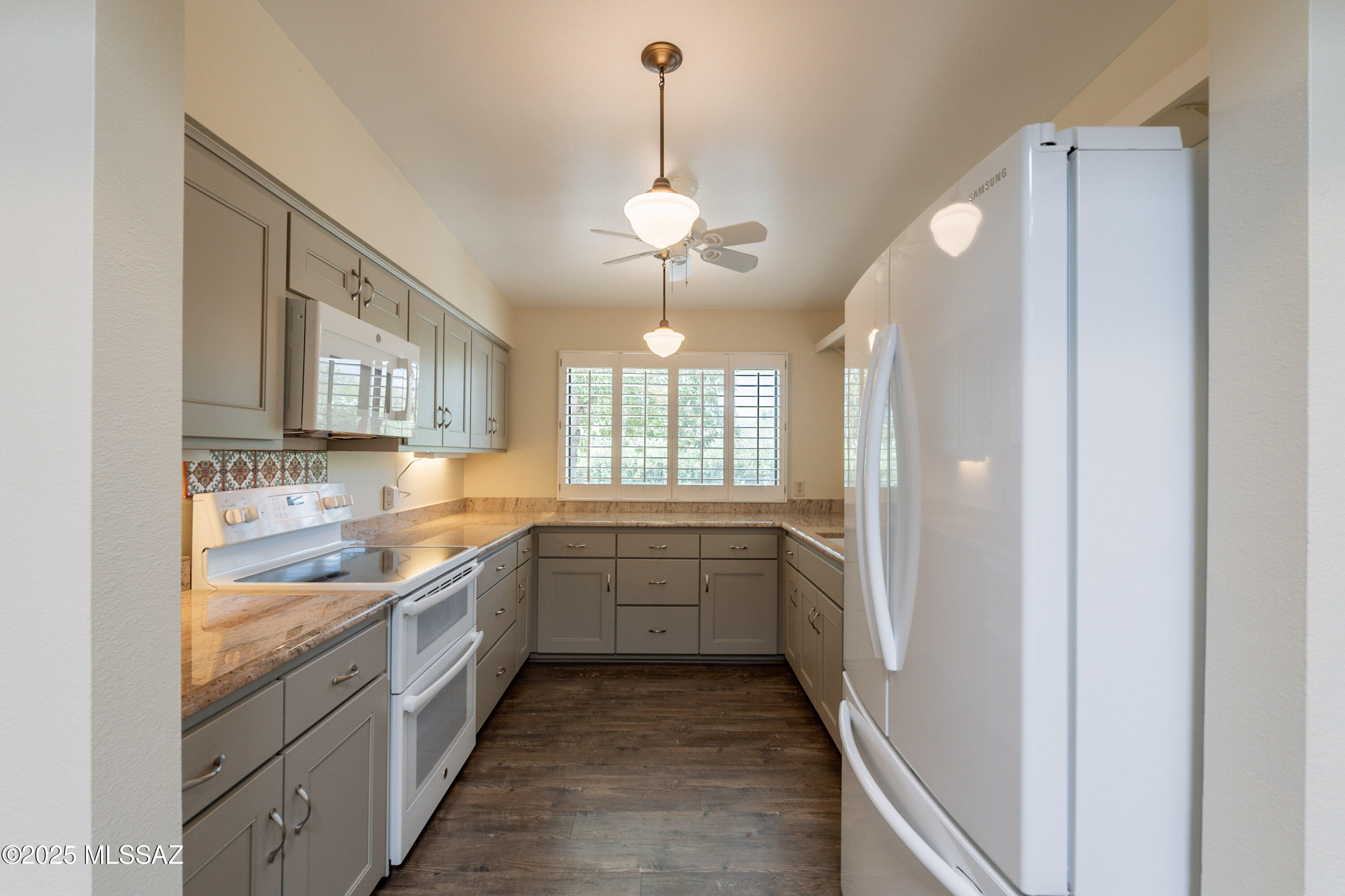 Executive Townhomes (1-16) - Residential