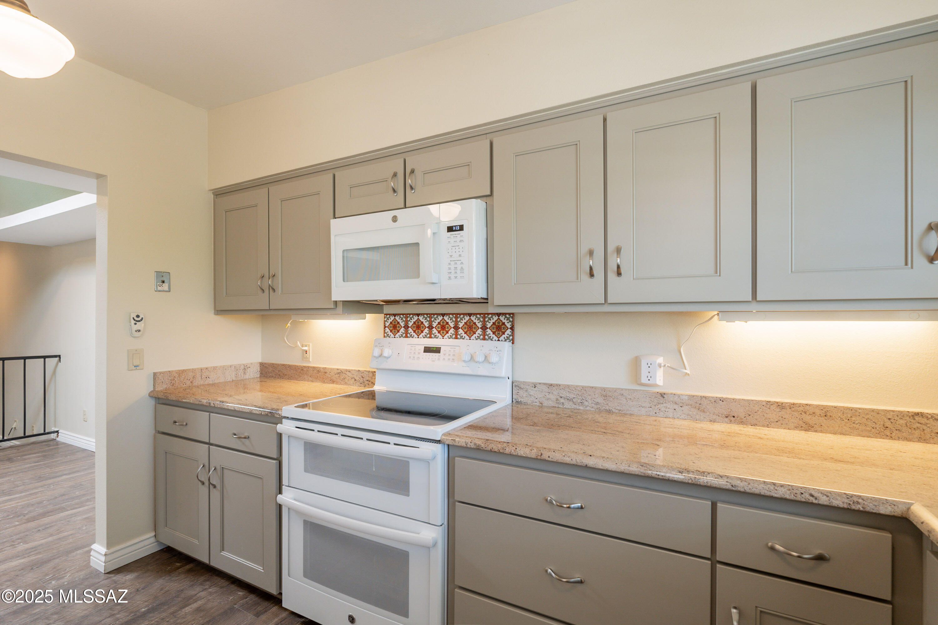 Executive Townhomes (1-16) - Residential