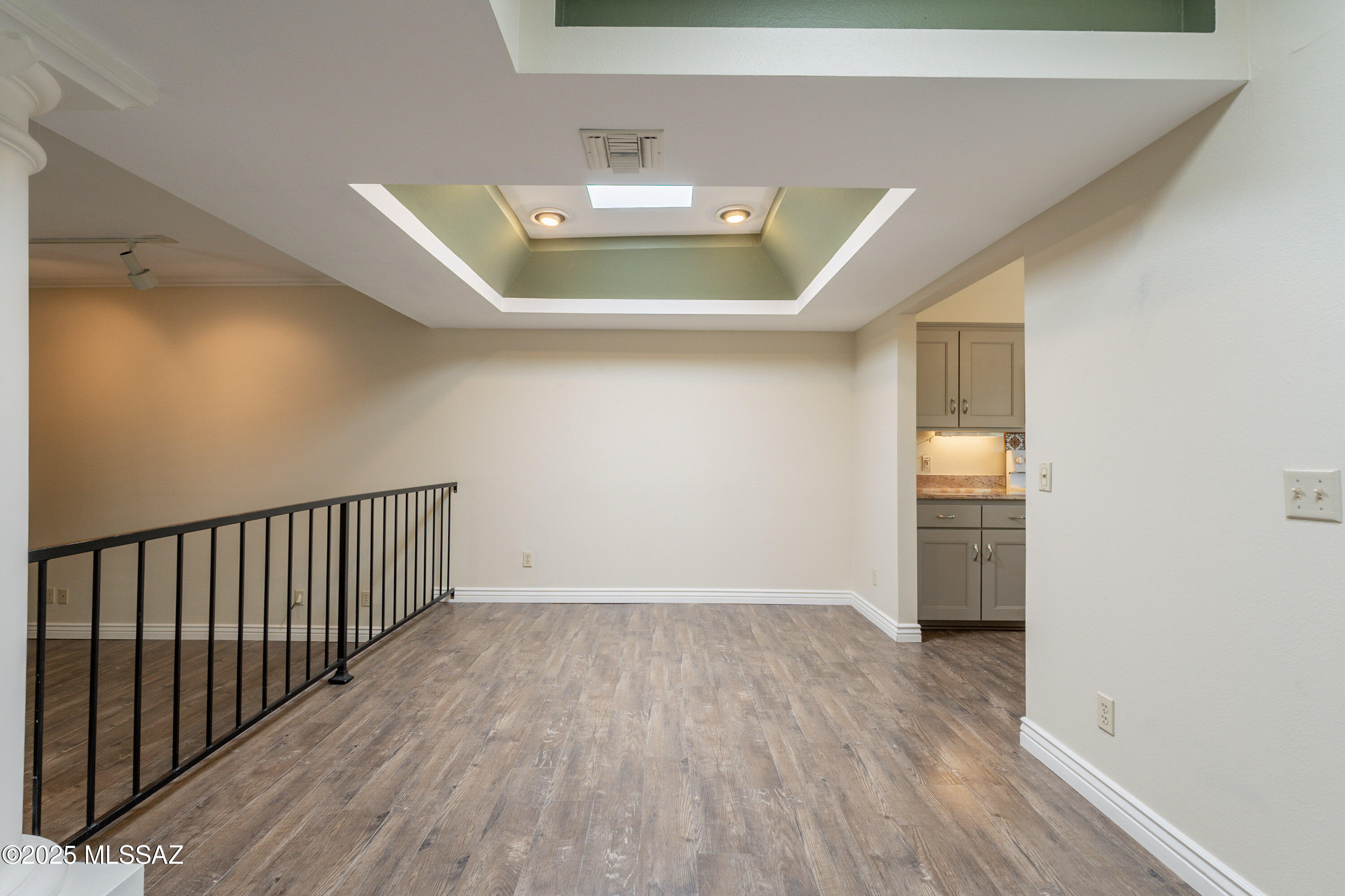 Executive Townhomes (1-16) - Residential