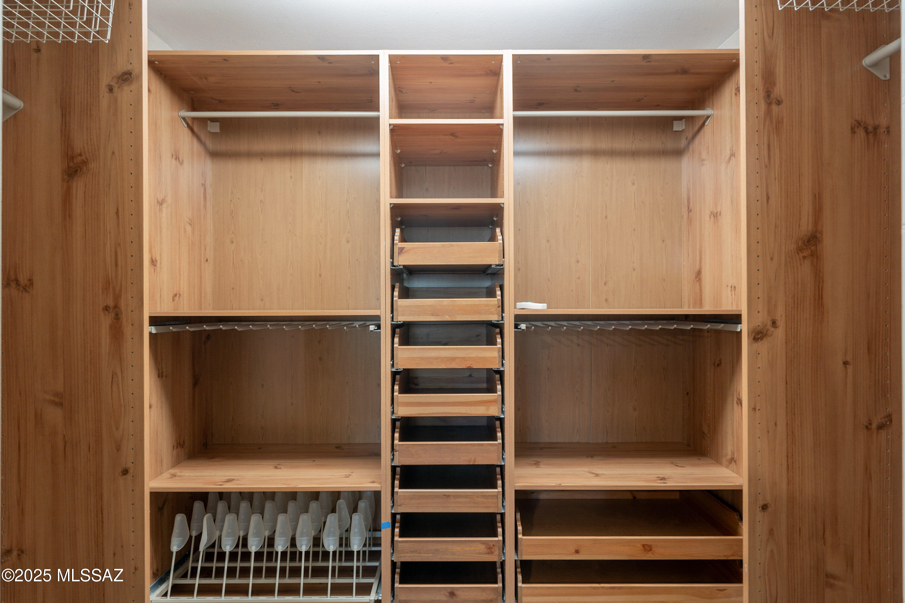 Executive Townhomes (1-16) - Residential