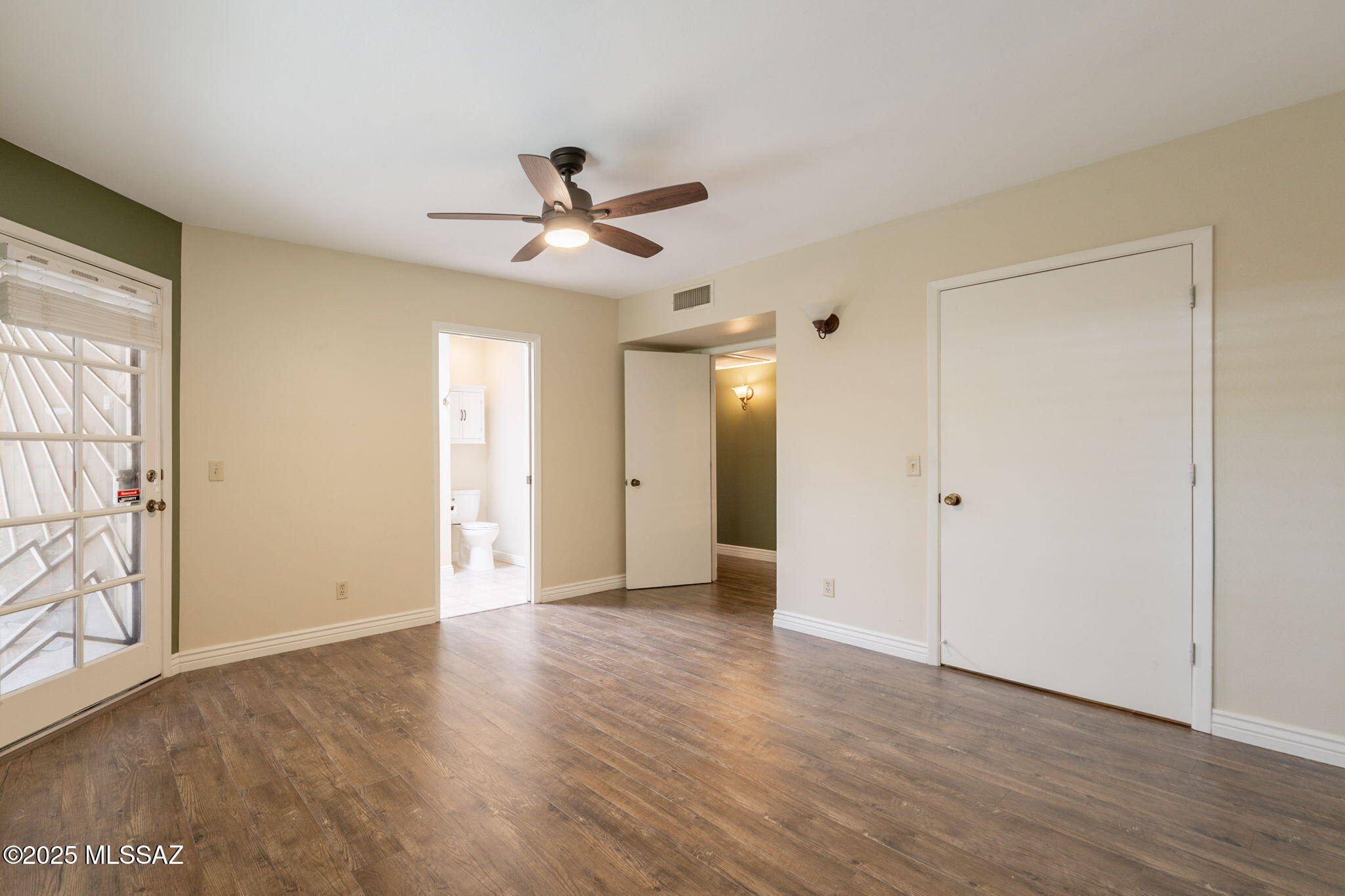 Executive Townhomes (1-16) - Residential